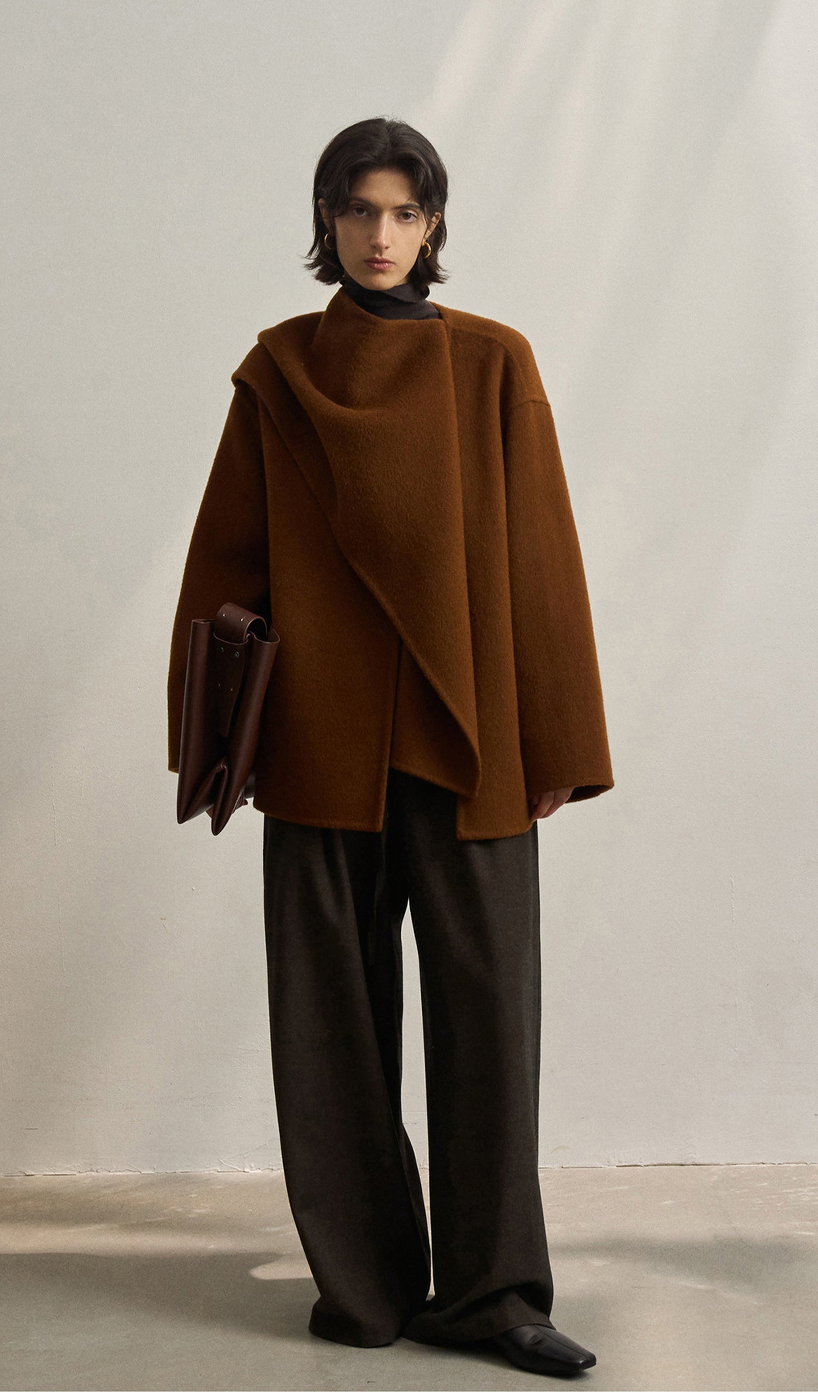 Unifarbener Cape-Mantel aus 100 % Wolle – Kastanienbraun