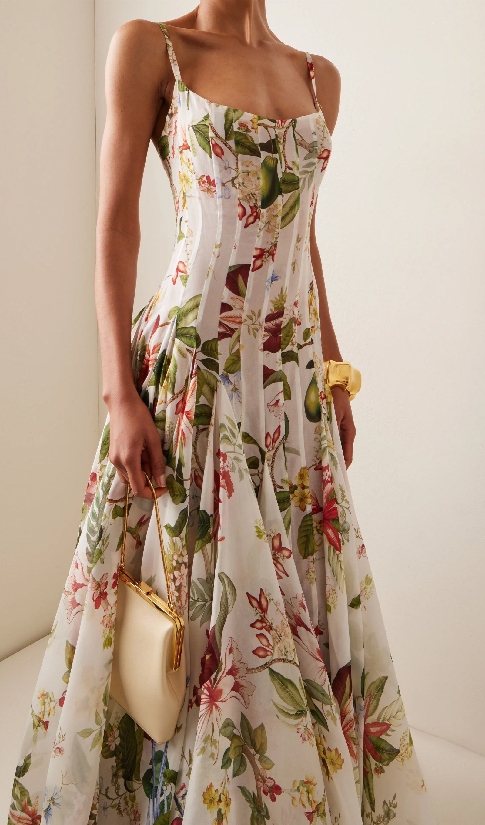 Maxikleid aus floraler Spitze mit Blumen und Kunstpelz
