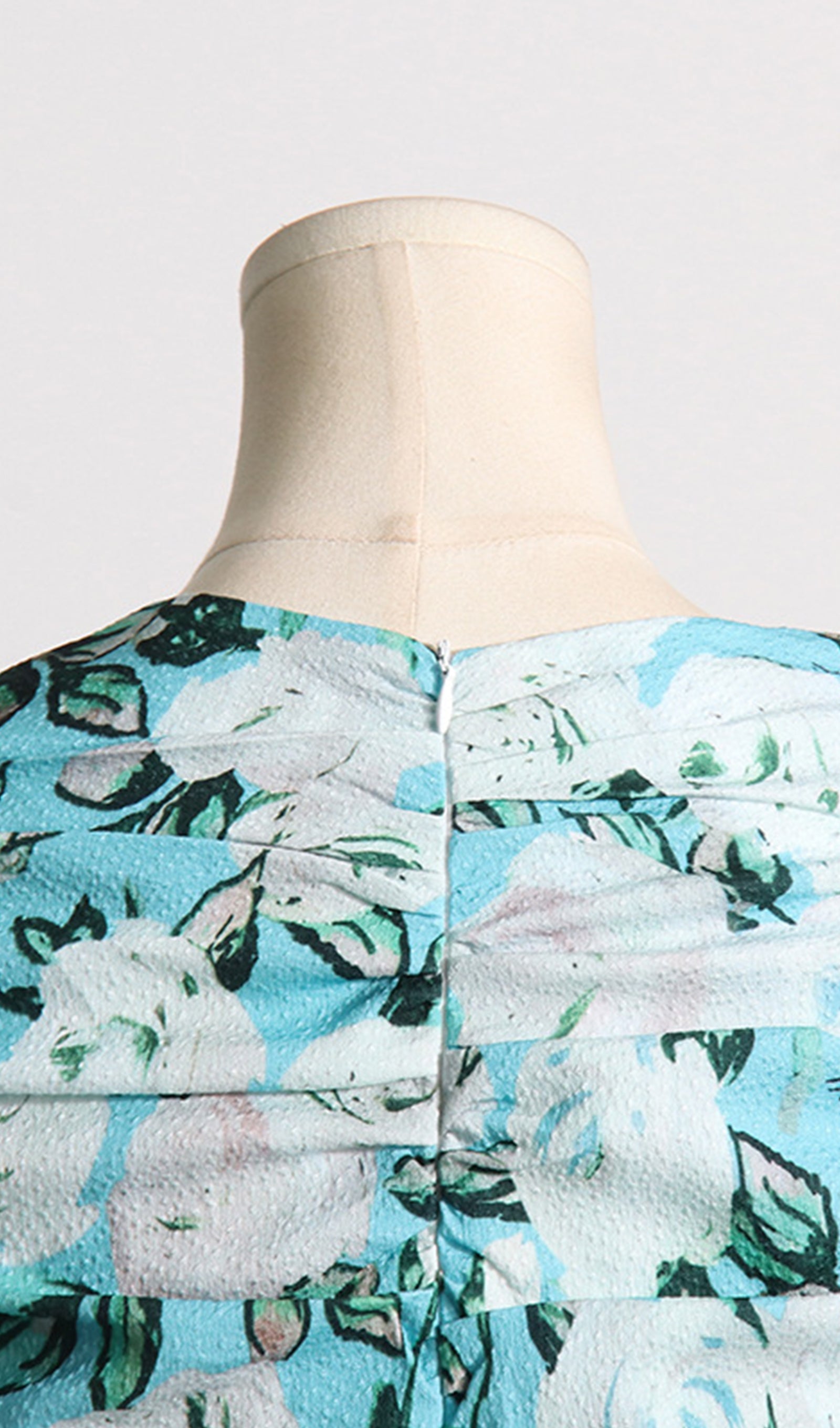 Langärmeliges, geblümtes, gerüschtes, figurbetontes Minikleid