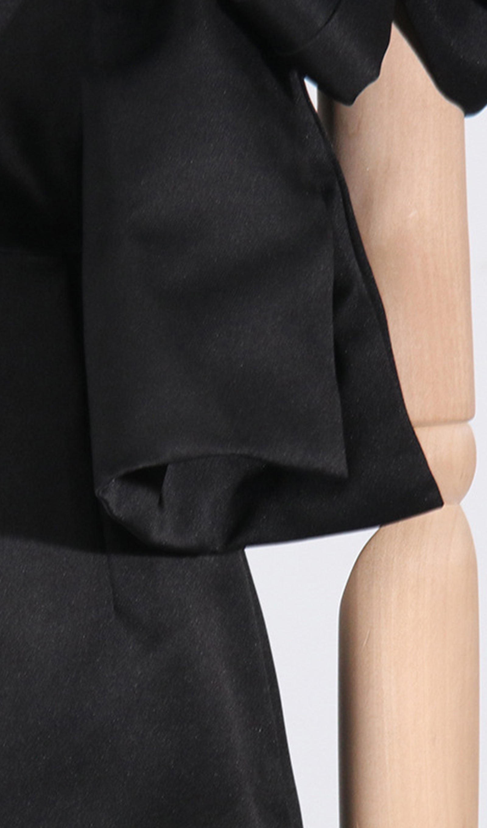Schwarzes, schulterfreies, figurbetontes Minikleid
