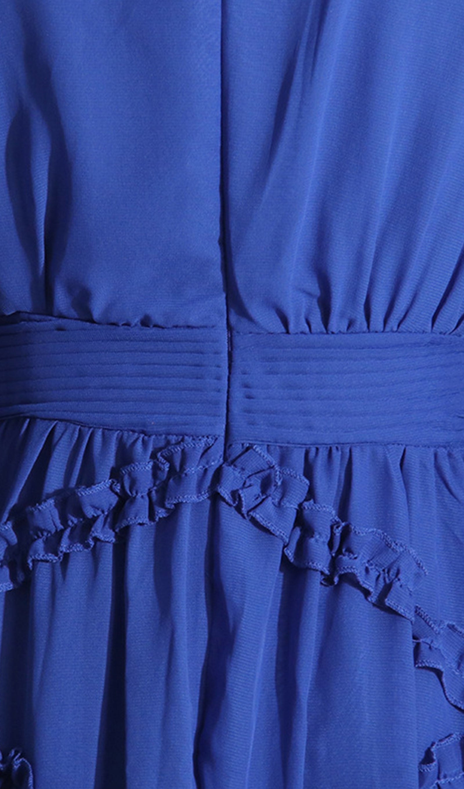 Maxikleid aus Mesh mit langen Ärmeln und V-Ausschnitt