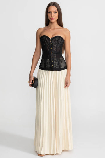 Trägerloses Spitzenkorsett-Top mit Faltenrock und Vorderverschluss