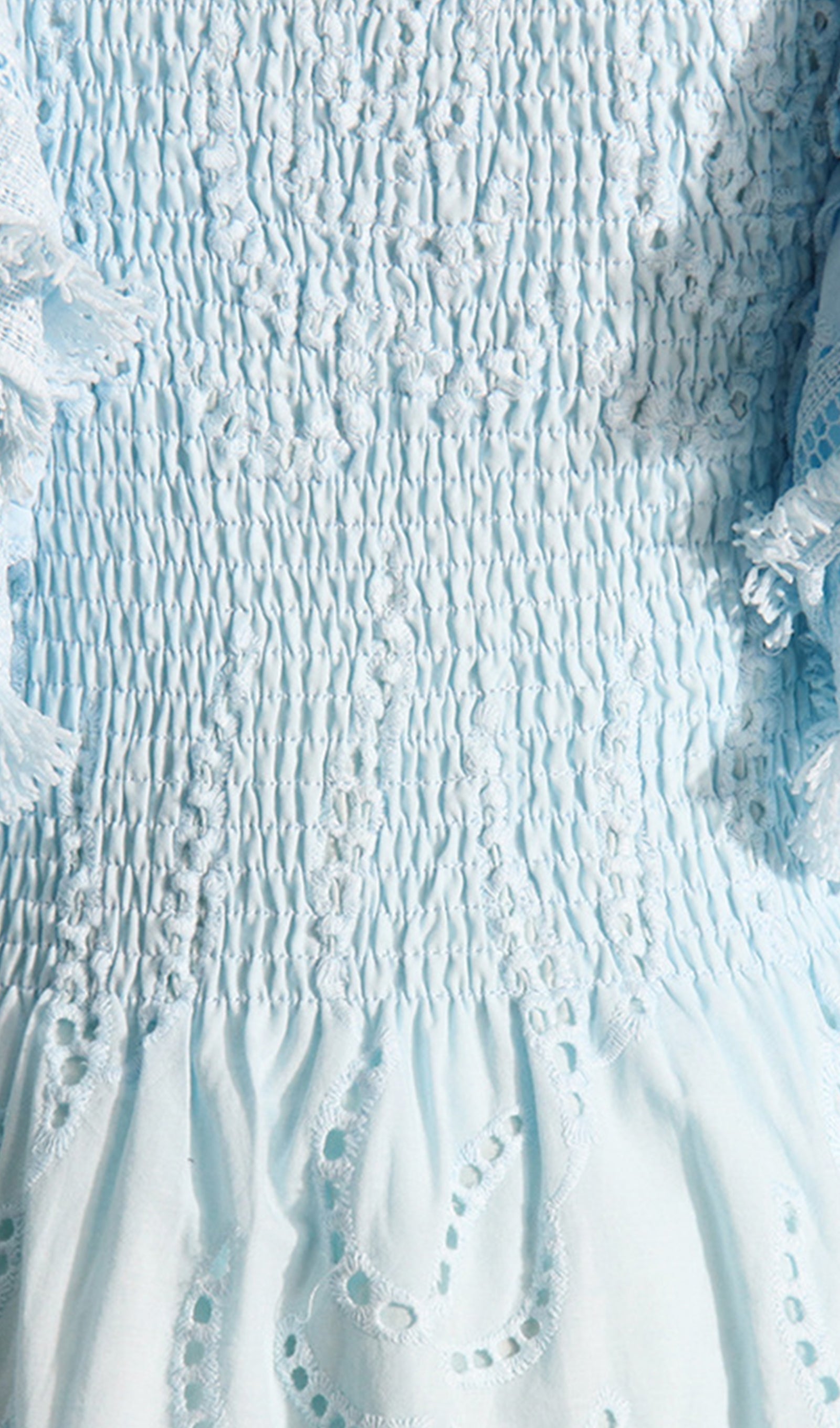 Schulterfreies, hochtailliertes Minikleid