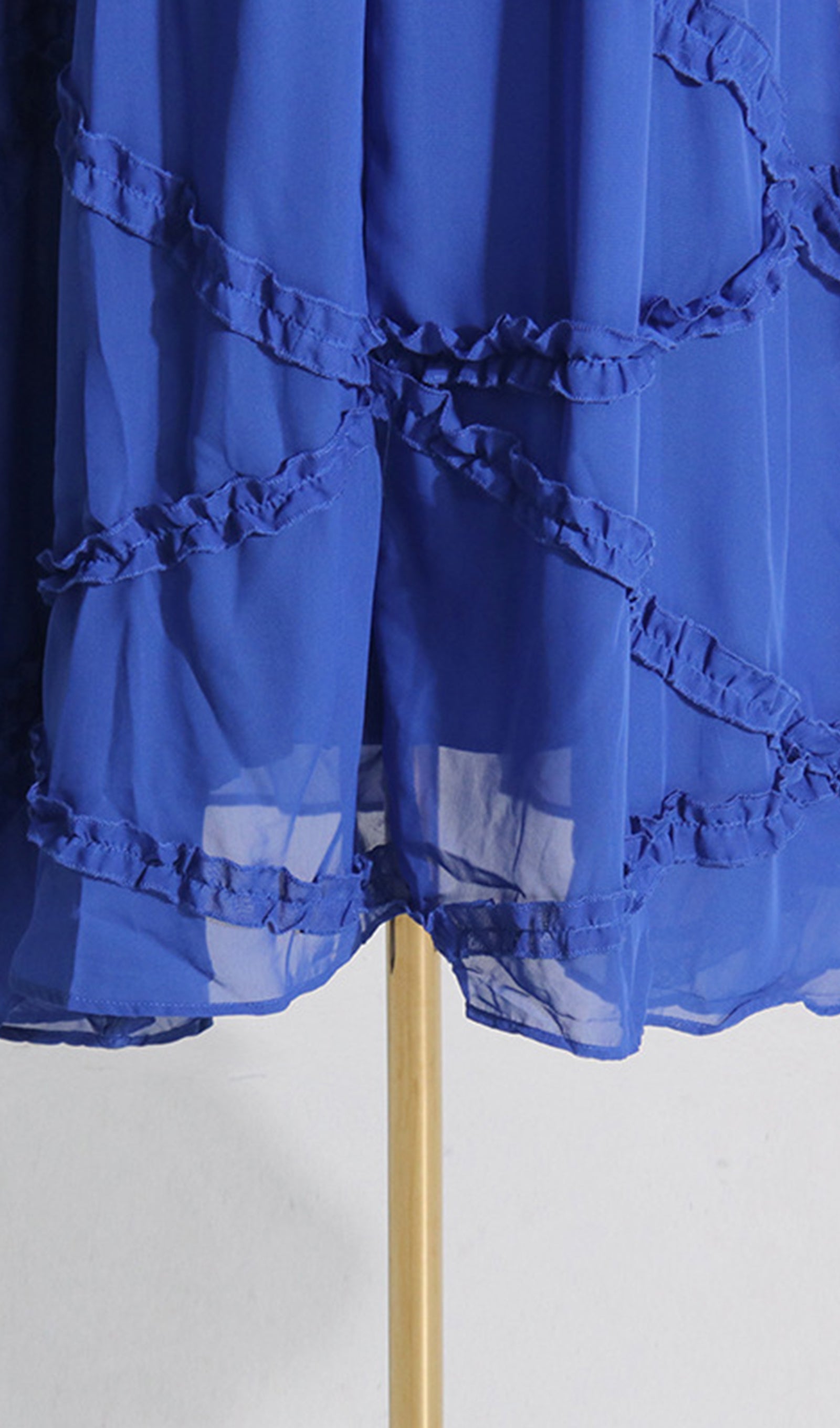 Maxikleid aus Mesh mit langen Ärmeln und V-Ausschnitt