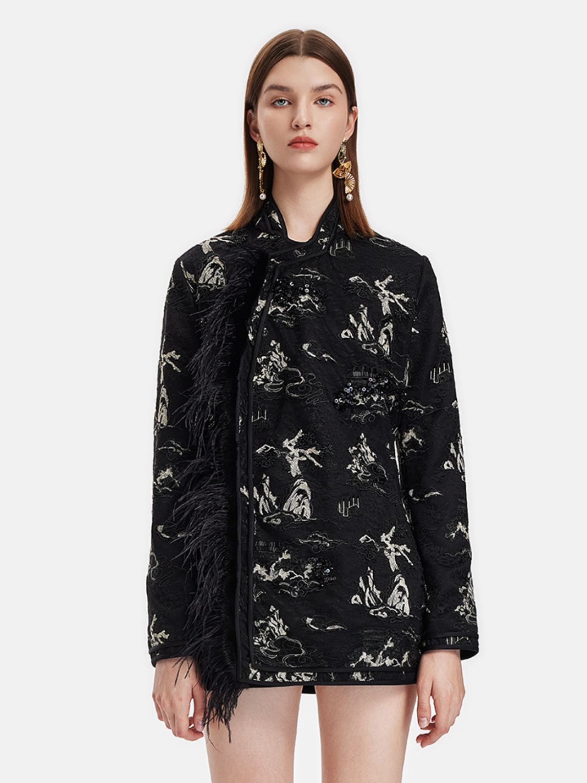 Bestickte, gefiederte und perlenbesetzte Jacke