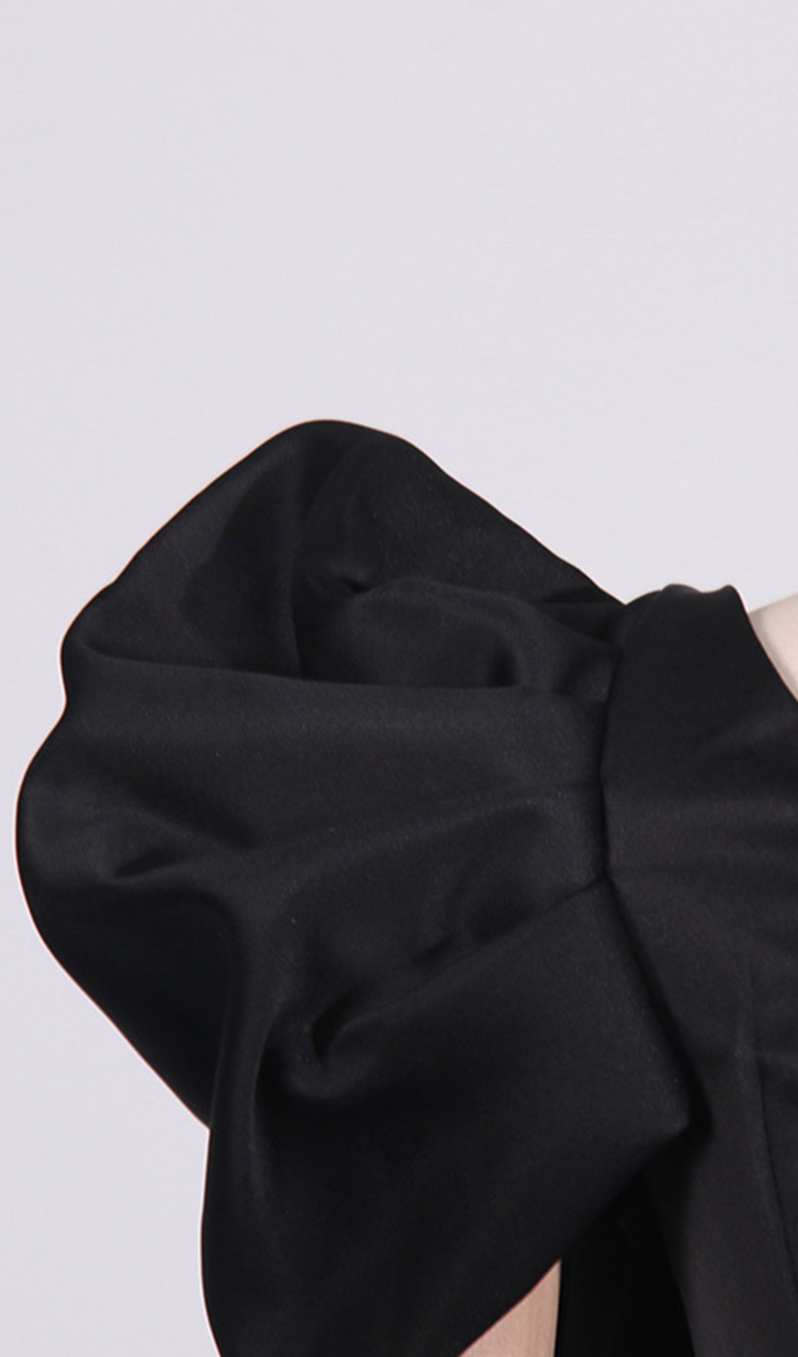 Schwarzes, schulterfreies, figurbetontes Minikleid