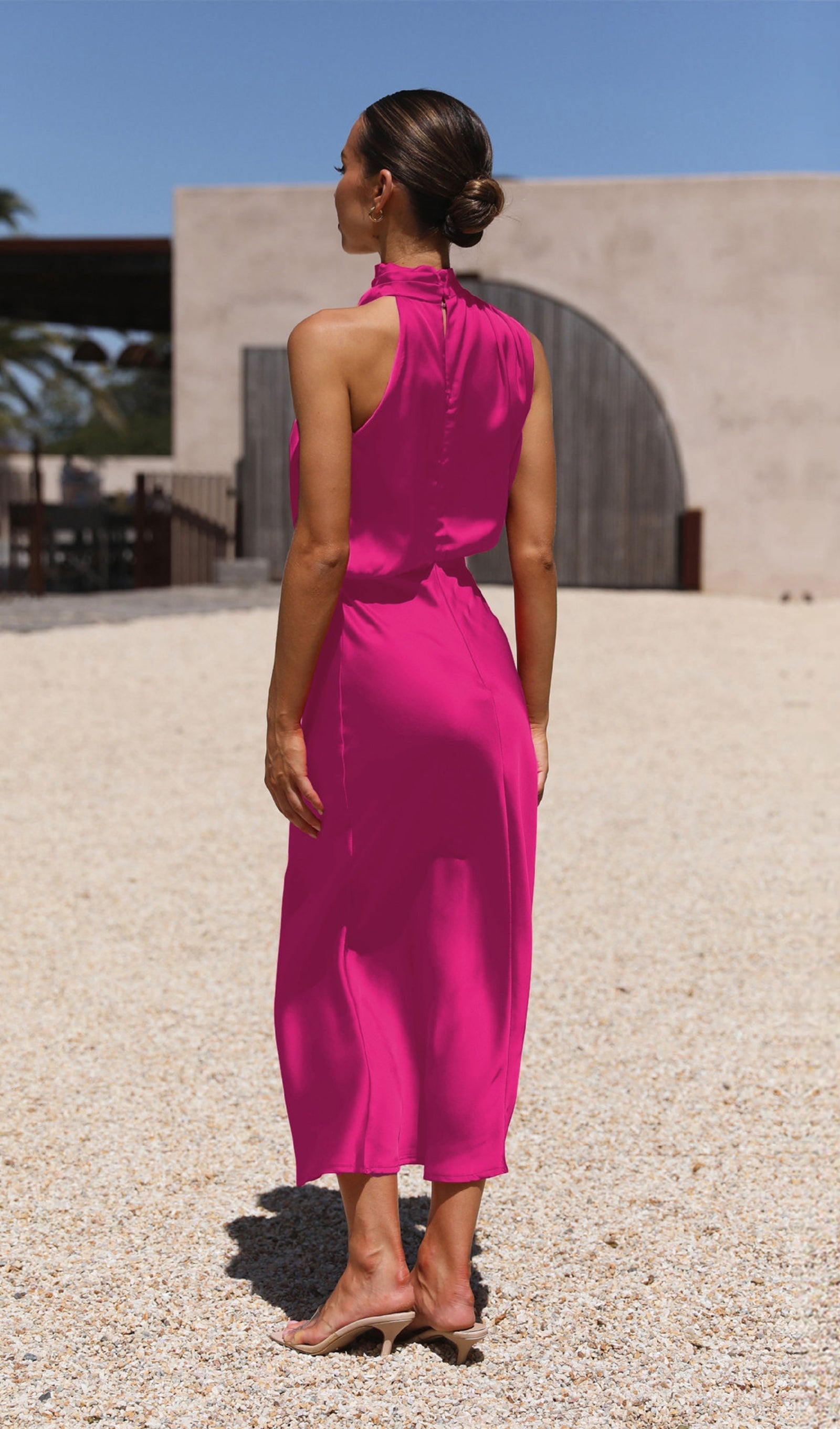 Asymmetrisches Satin-Midikleid in Rosenrot 