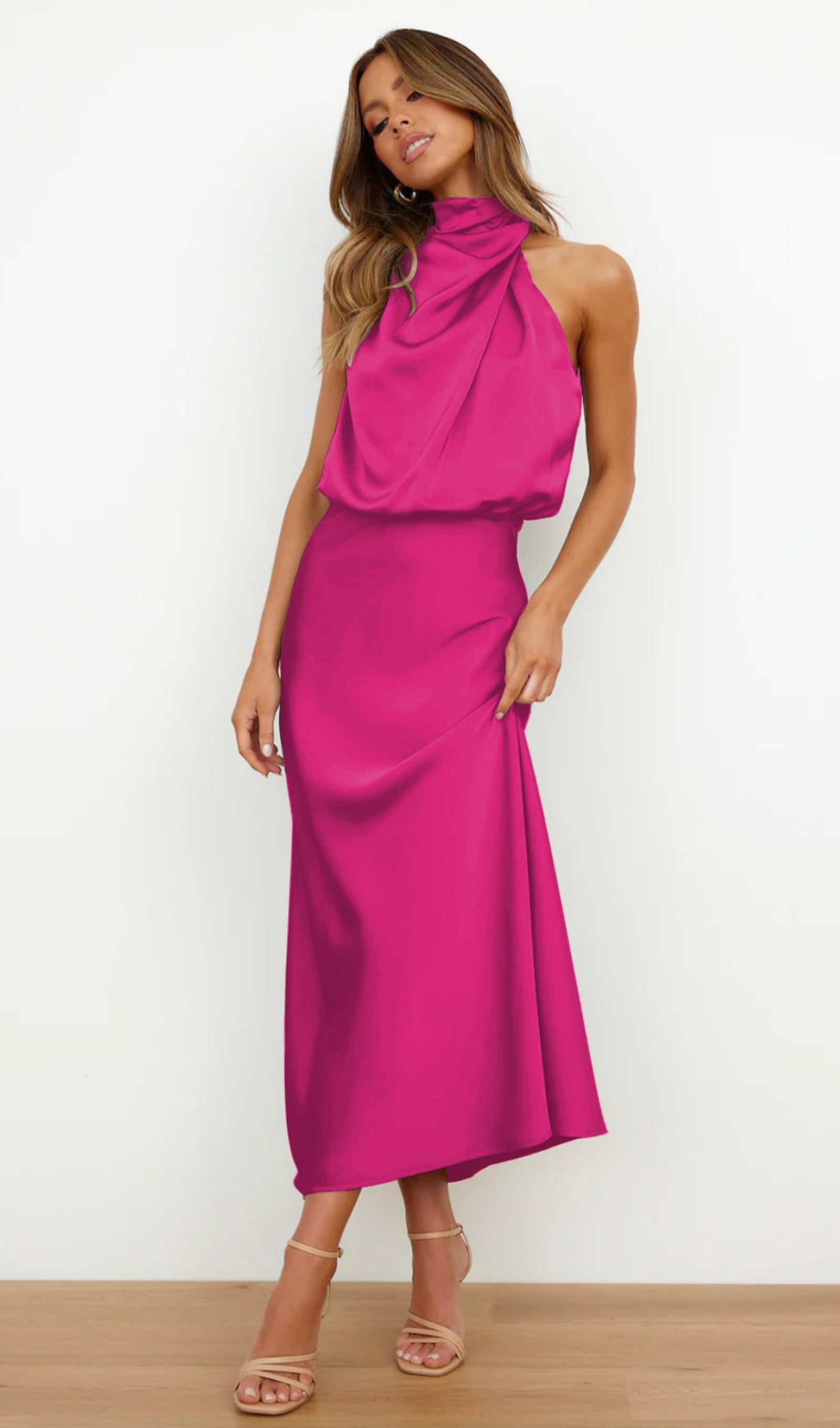 Asymmetrisches Satin-Midikleid in Rosenrot 