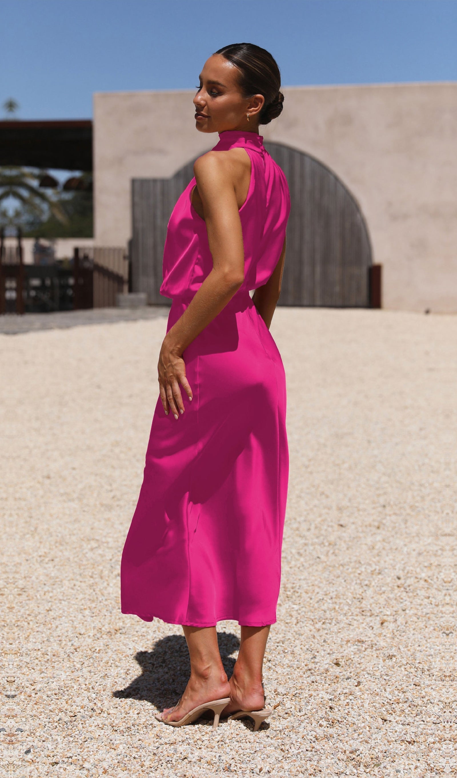 Asymmetrisches Satin-Midikleid in Rosenrot 