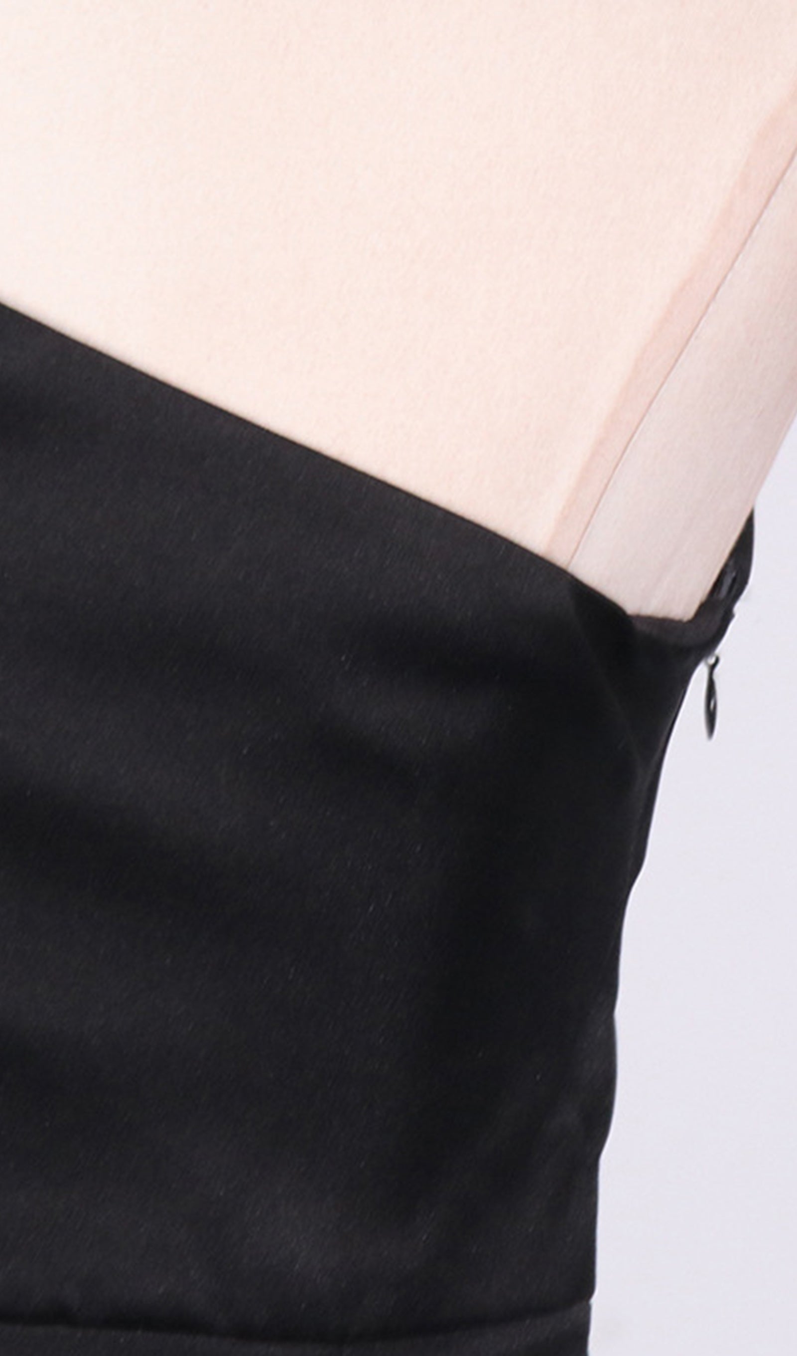Schwarzes, schulterfreies, figurbetontes Minikleid