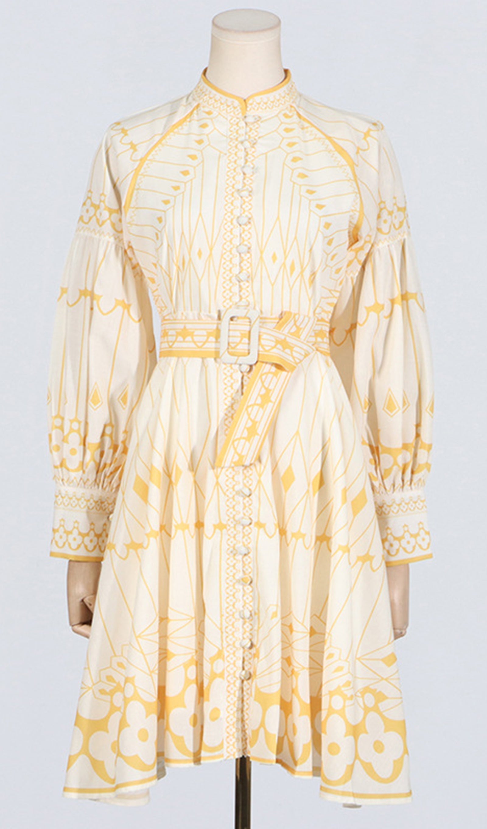Minikleid mit Blumenmuster, hohem Kragen und Gürtel, mit Gürtel