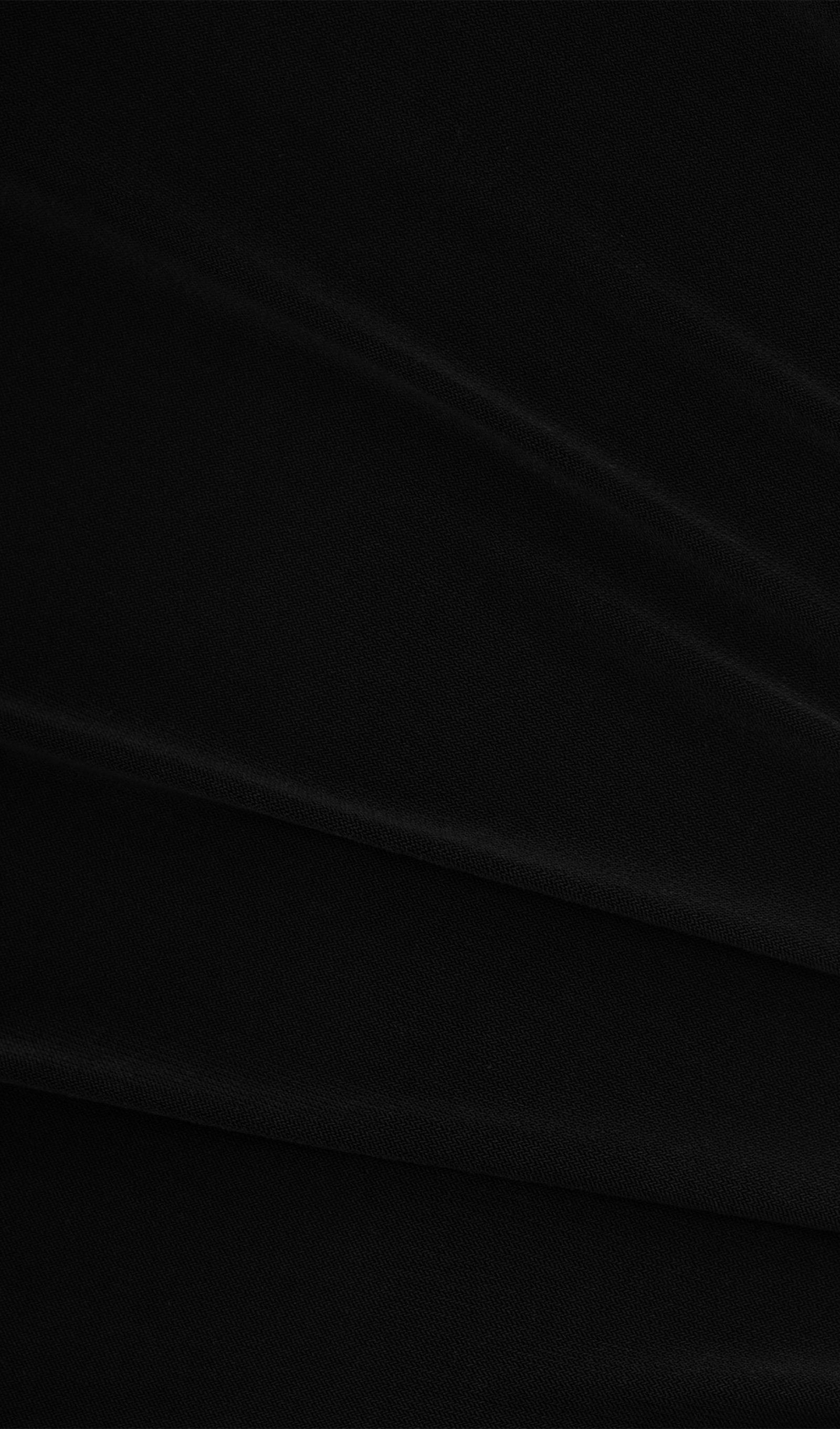 Minikleid mit asymmetrischer Schulterpartie und breitem Band 