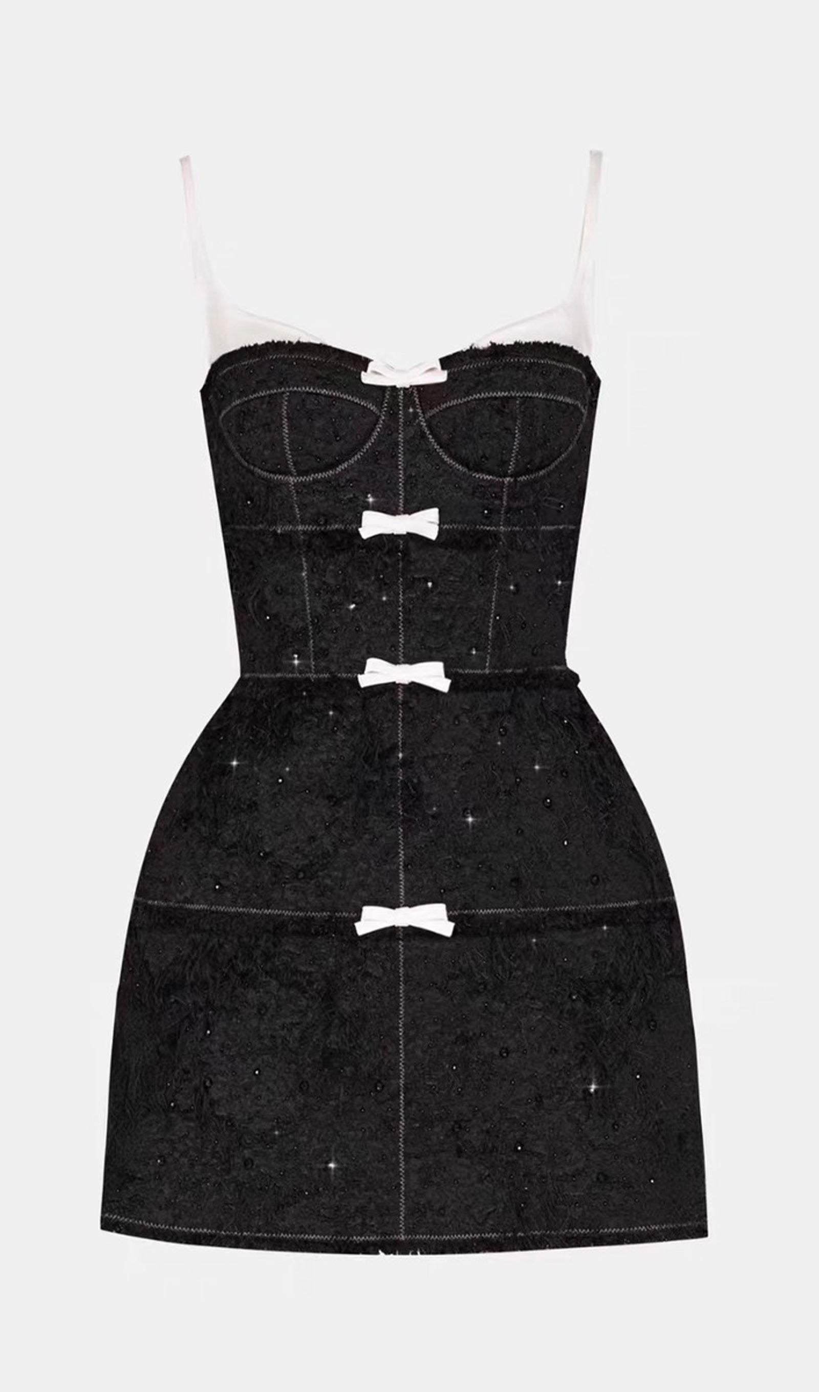 Flauschiges schwarz-weißes Minikleid 
