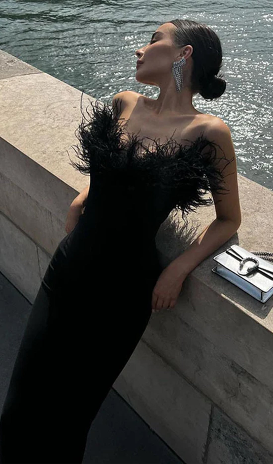 Lena Midikleid mit Federverzierungen, Schwarz 