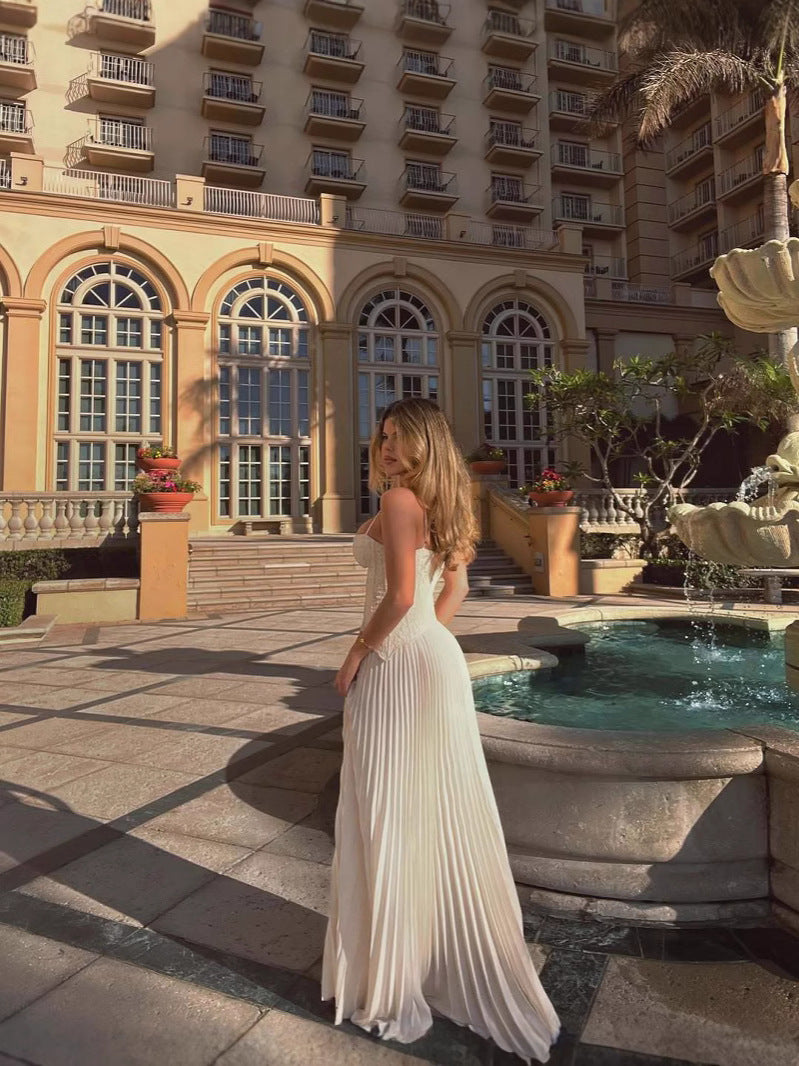 Elegantes, plissiertes, trägerloses Maxikleid