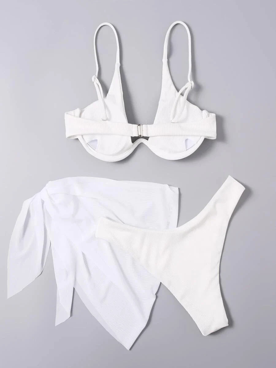 3'Lü Balenli Bikini Takımı Ve Örgü Plaj Eteği