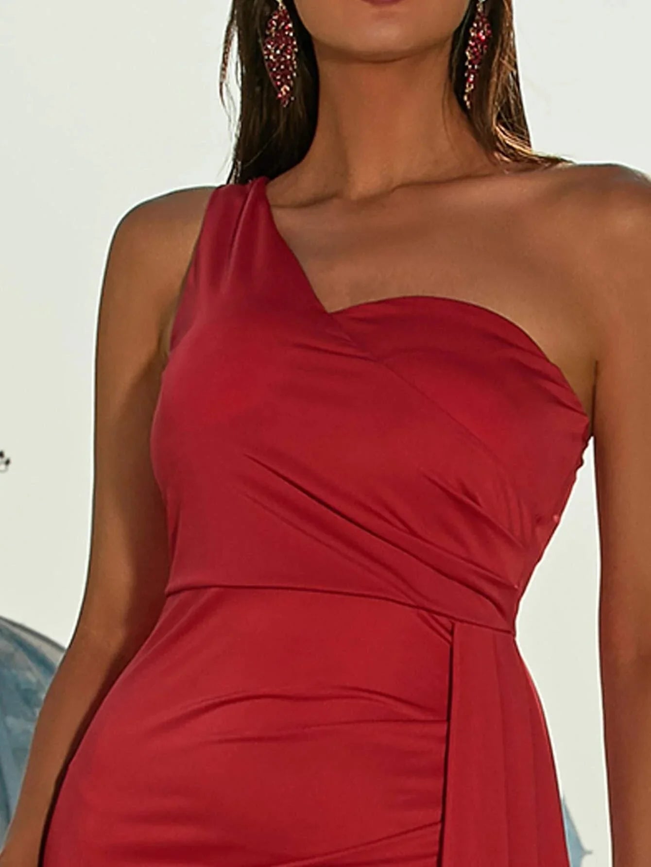 Cassia Maxikleid mit seitlicher Drapierung und Meerjungfrauenschnitt 