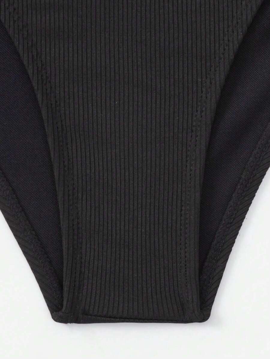 Çiçek Desenli Halter Bağcıklı Bikini Takımı
