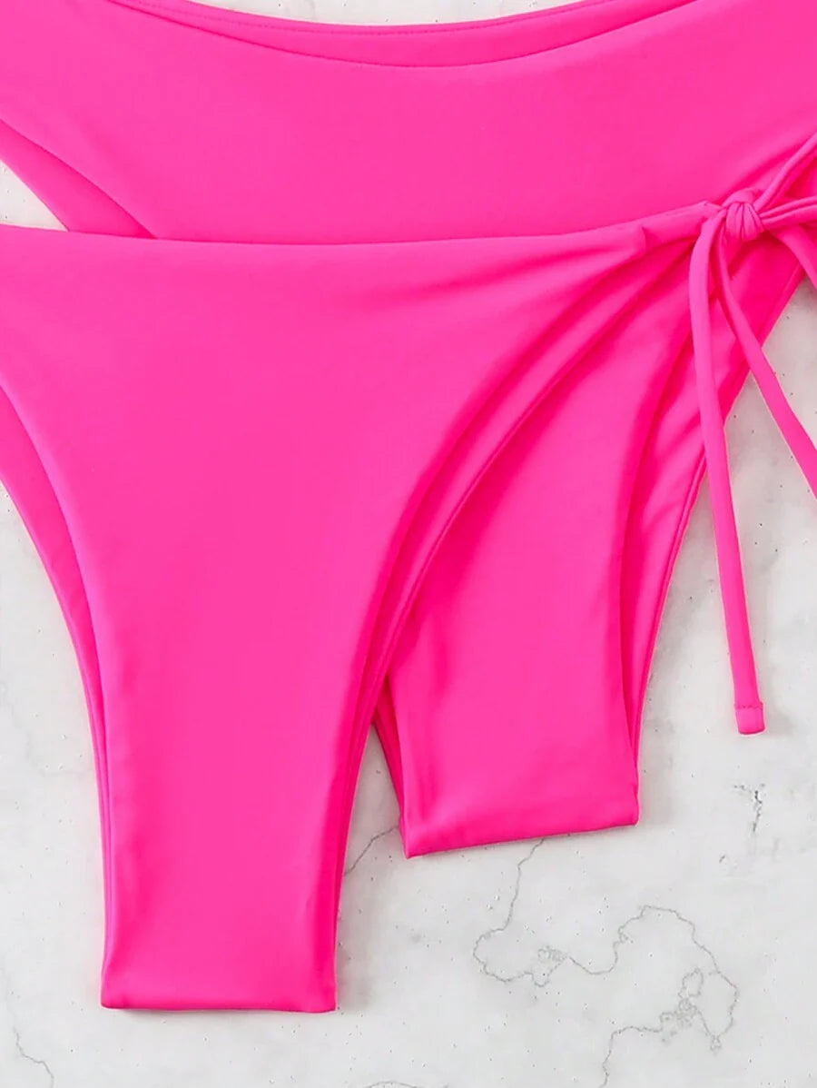 3 Parça Halter Üst + Üçgen Alt + Bağcıklı Şort Bikini Takımı