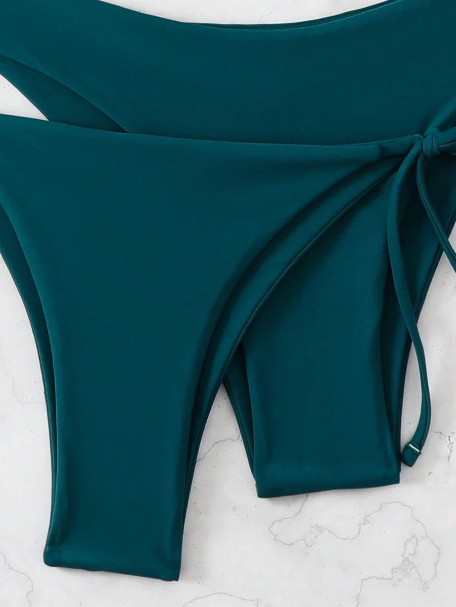 3 Parça Halter Üst + Üçgen Alt + Bağcıklı Şort Bikini Takımı