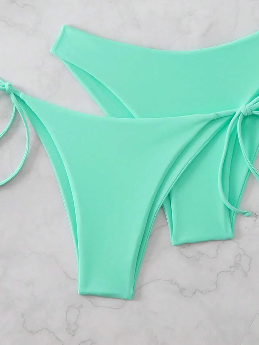 3 Parça Halter Üst + Üçgen Alt + Bağcıklı Şort Bikini Takımı