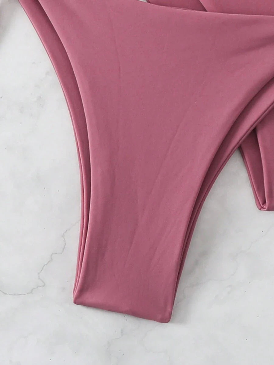 3 Parça Halter Üst + Üçgen Alt + Bağcıklı Şort Bikini Takımı