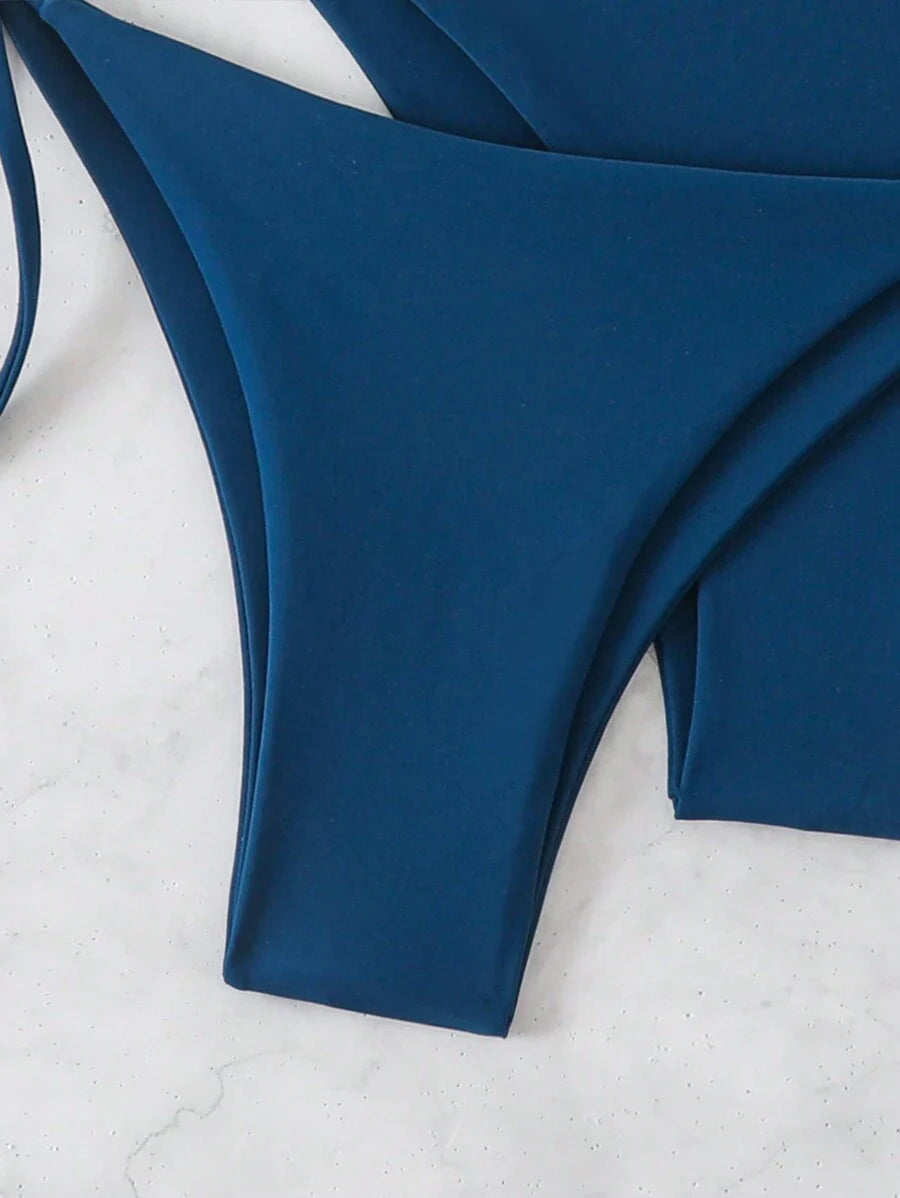 3 Parça Halter Üst + Üçgen Alt + Bağcıklı Şort Bikini Takımı