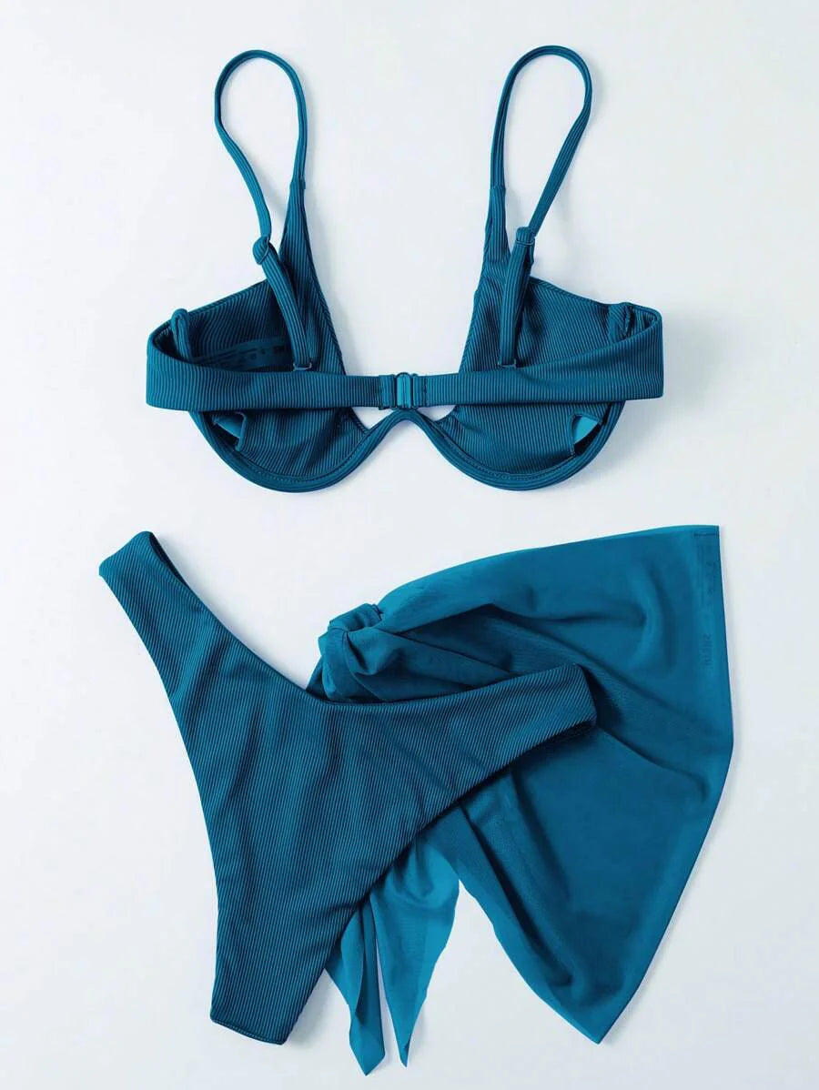 3'Lü Balenli Bikini Takımı Ve Örgü Plaj Eteği