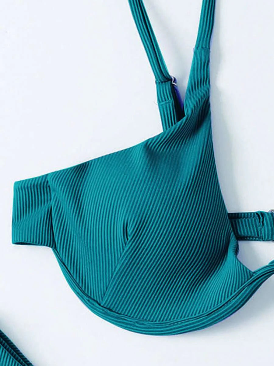3'Lü Balenli Bikini Takımı Ve Örgü Plaj Eteği