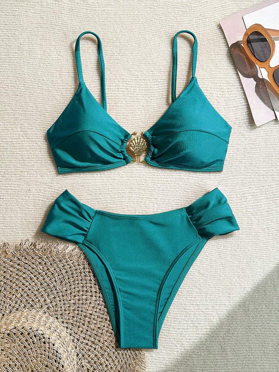 Metal Aksesuarlı Yüksek Kesim Askılı Bikini Takımı