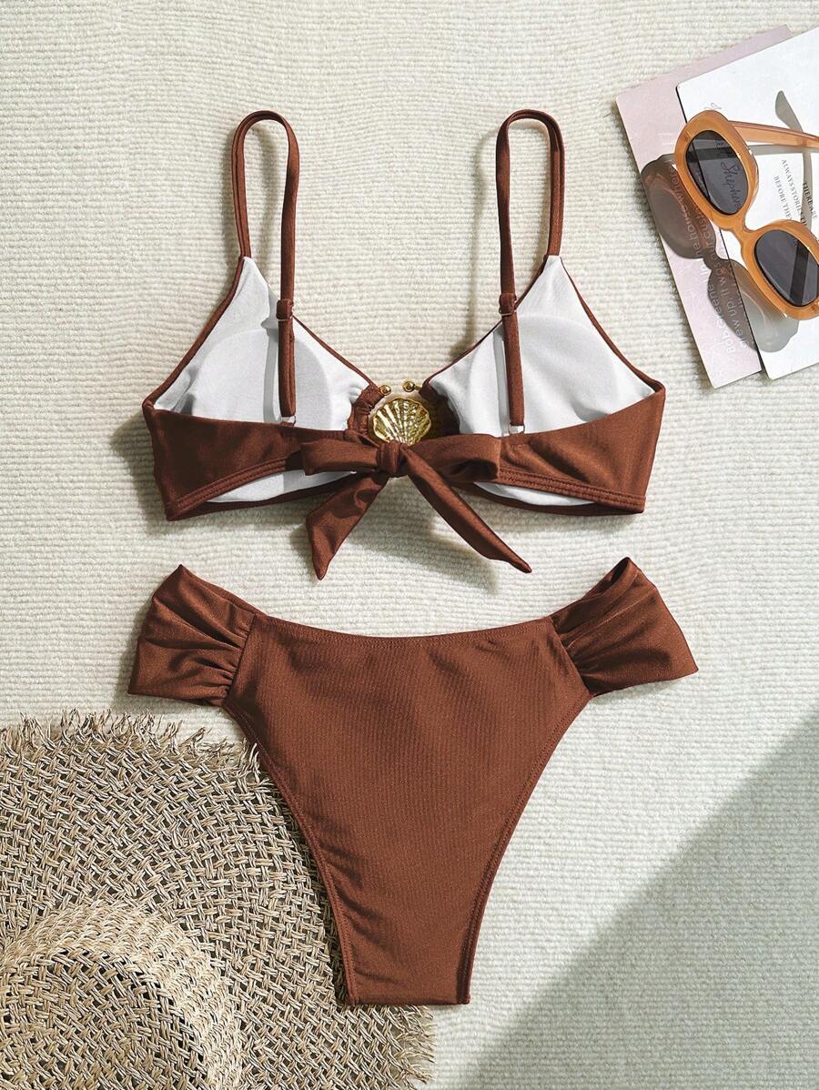 Metal Aksesuarlı Yüksek Kesim Askılı Bikini Takımı