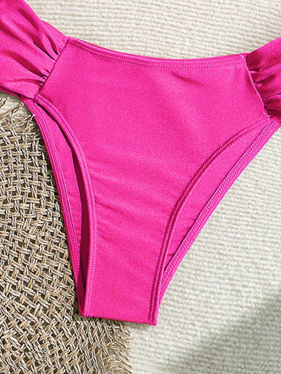 Metal Aksesuarlı Yüksek Kesim Askılı Bikini Takımı