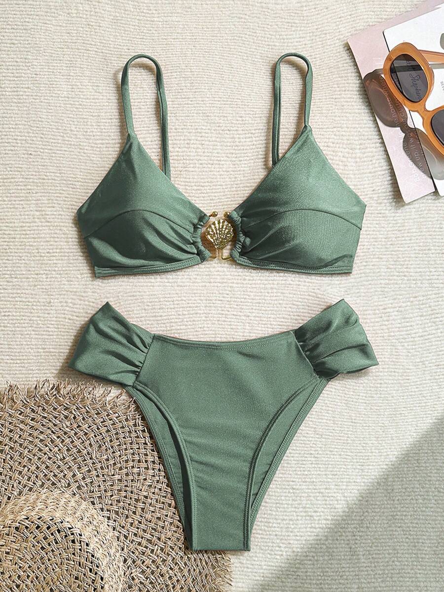 Metal Aksesuarlı Yüksek Kesim Askılı Bikini Takımı
