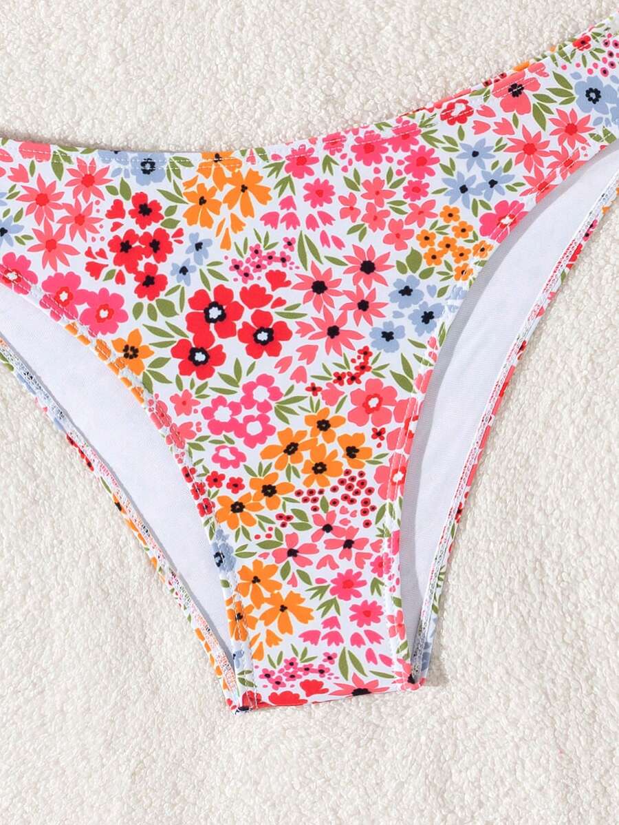 Çiçek Desenli Halter Bağcıklı Bikini Takımı