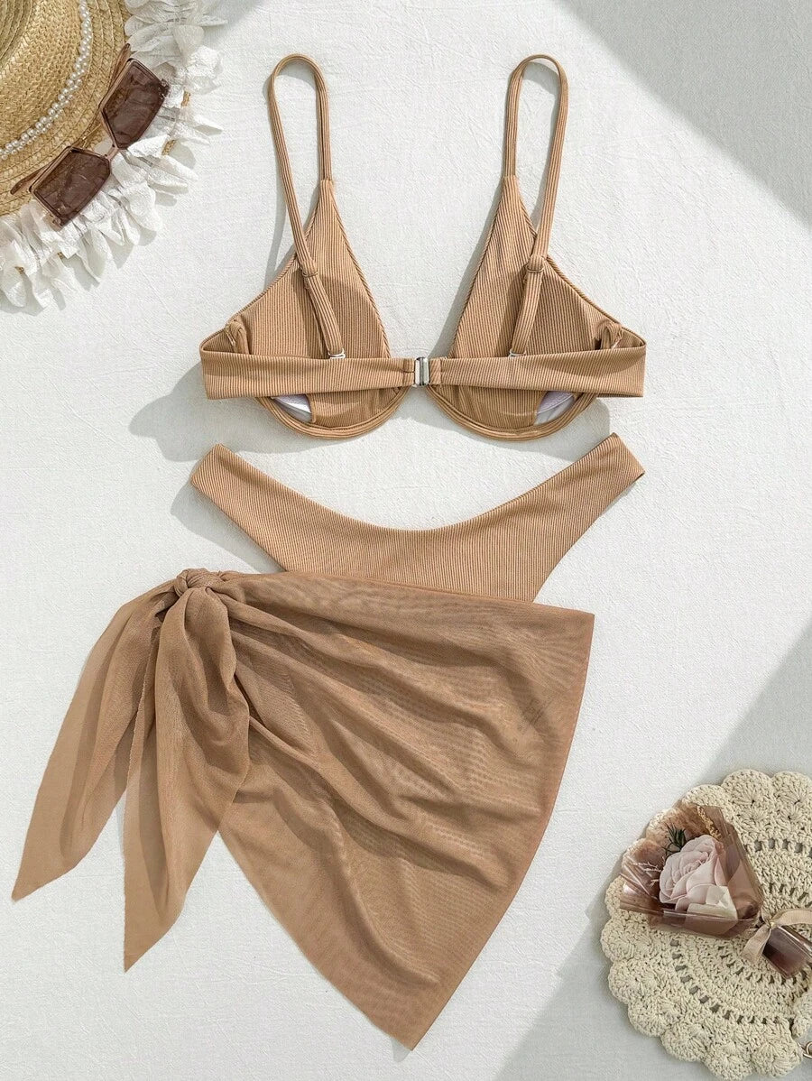 3'Lü Balenli Bikini Takımı Ve Örgü Plaj Eteği