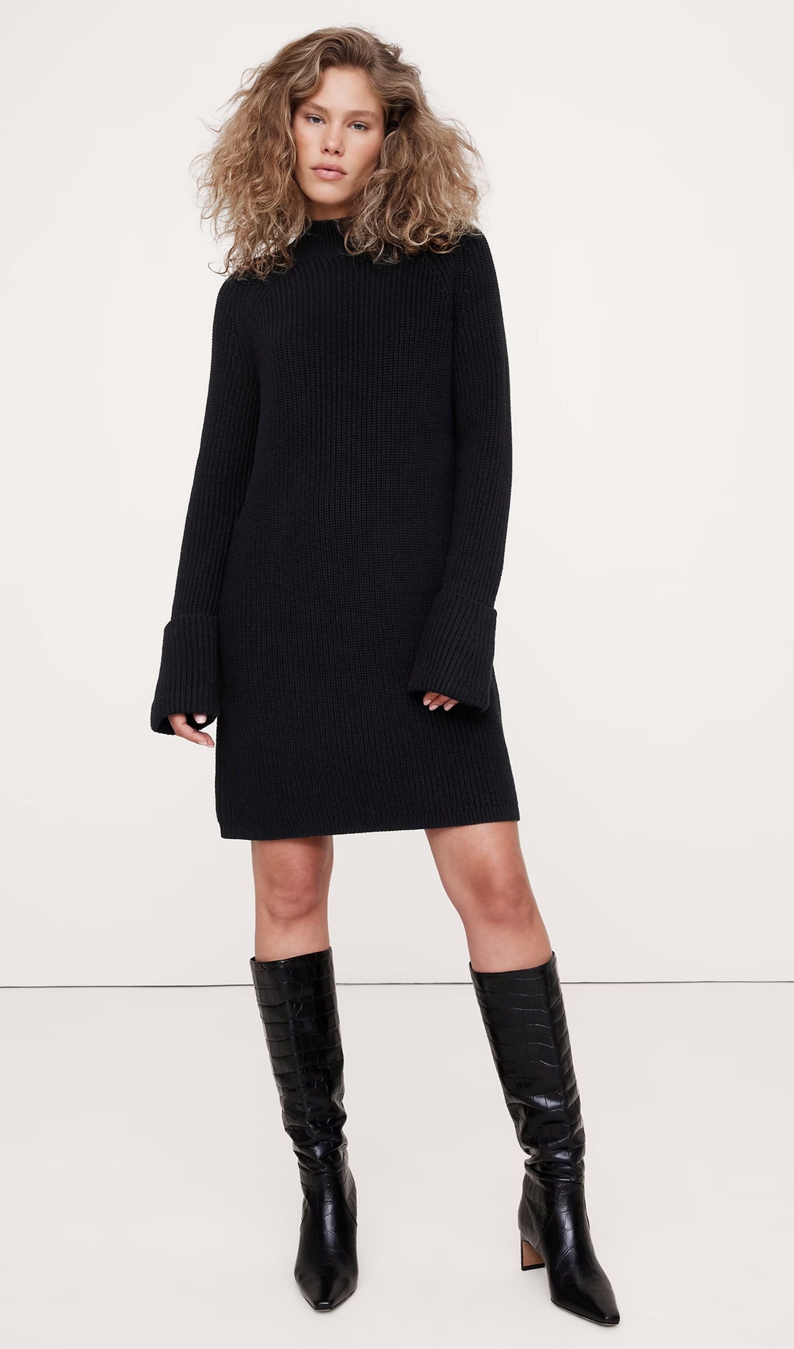 Schwarzes, einfarbiges Mini-Strickkleid aus Baumwolle und Wolle 