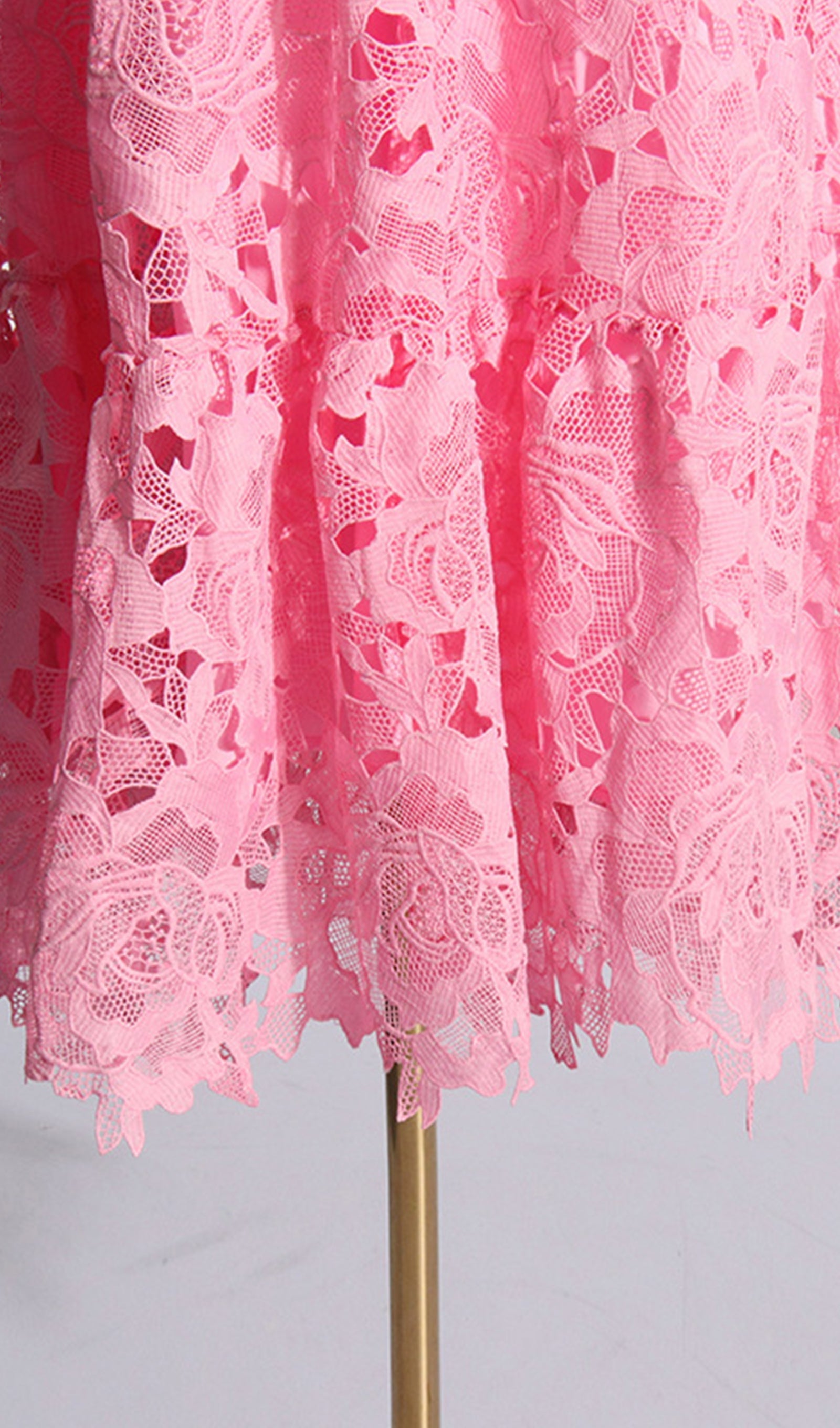 Gehäkeltes, trägerloses Midi-Bandeau-Kleid mit Lochmuster