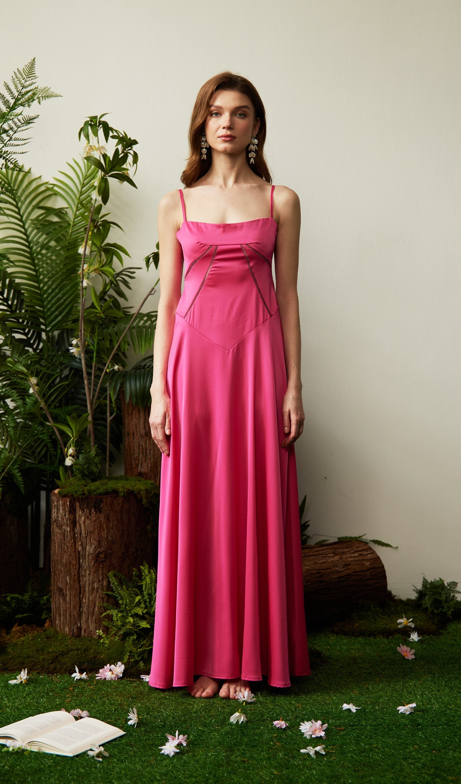Maxikleid aus Satin und Spitze 