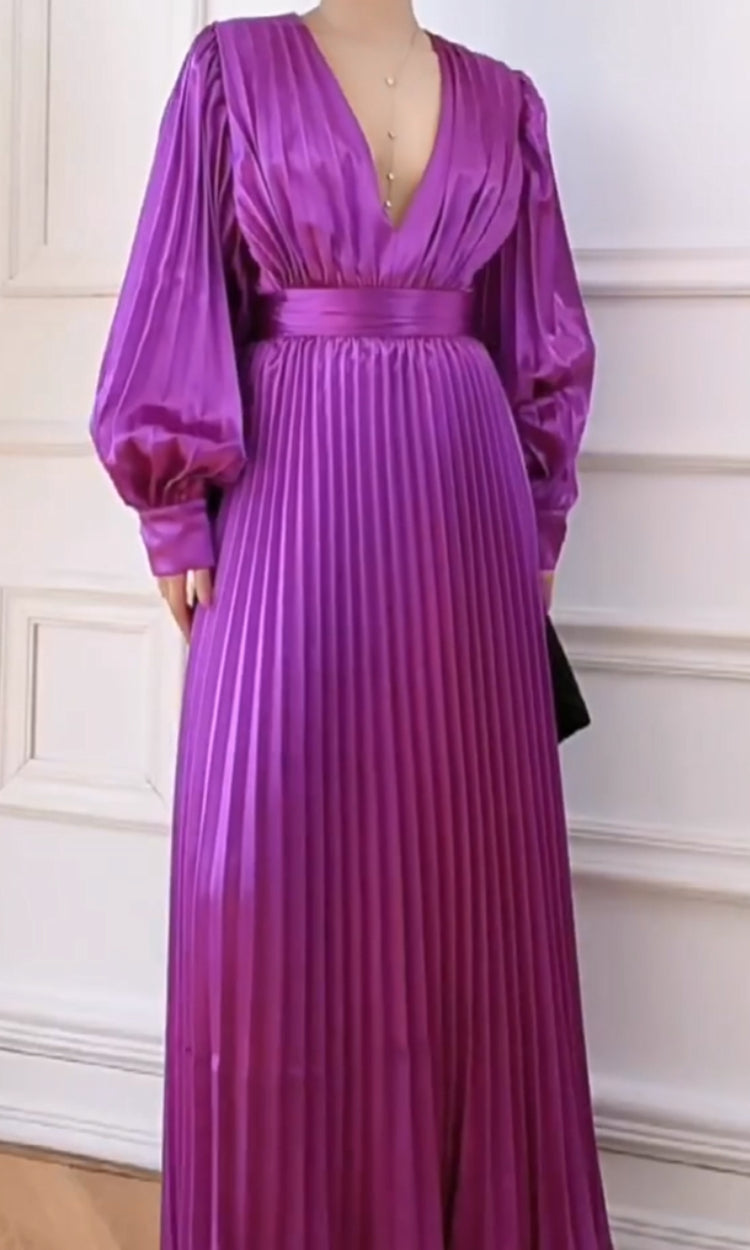 Lila plissiertes Maxikleid aus Satin