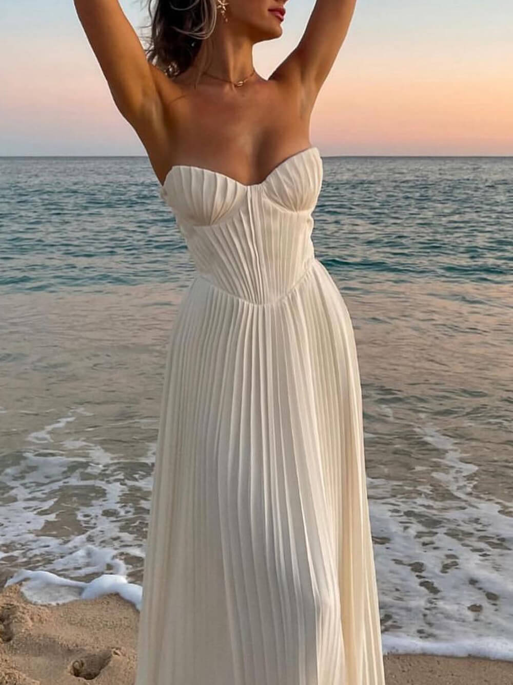 Elegantes, plissiertes, trägerloses Maxikleid