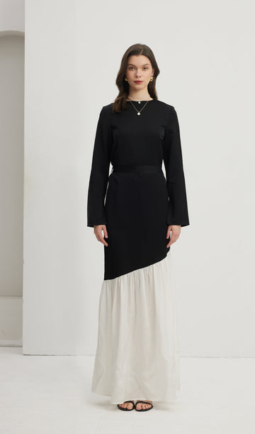 Asymmetrisches Maxikleid in Schwarz/Weiß mit Farbblockmuster 