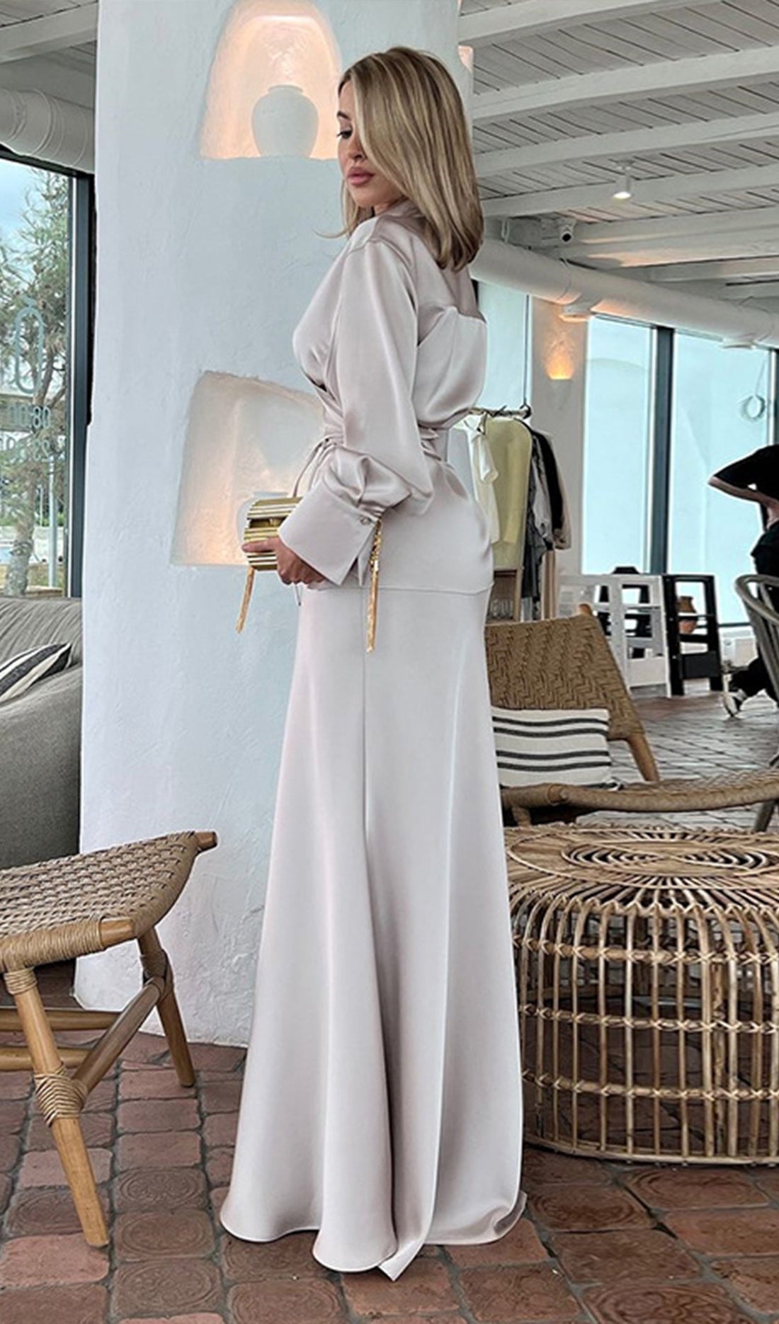 Schlichtes Maxikleid aus Satinhemd 