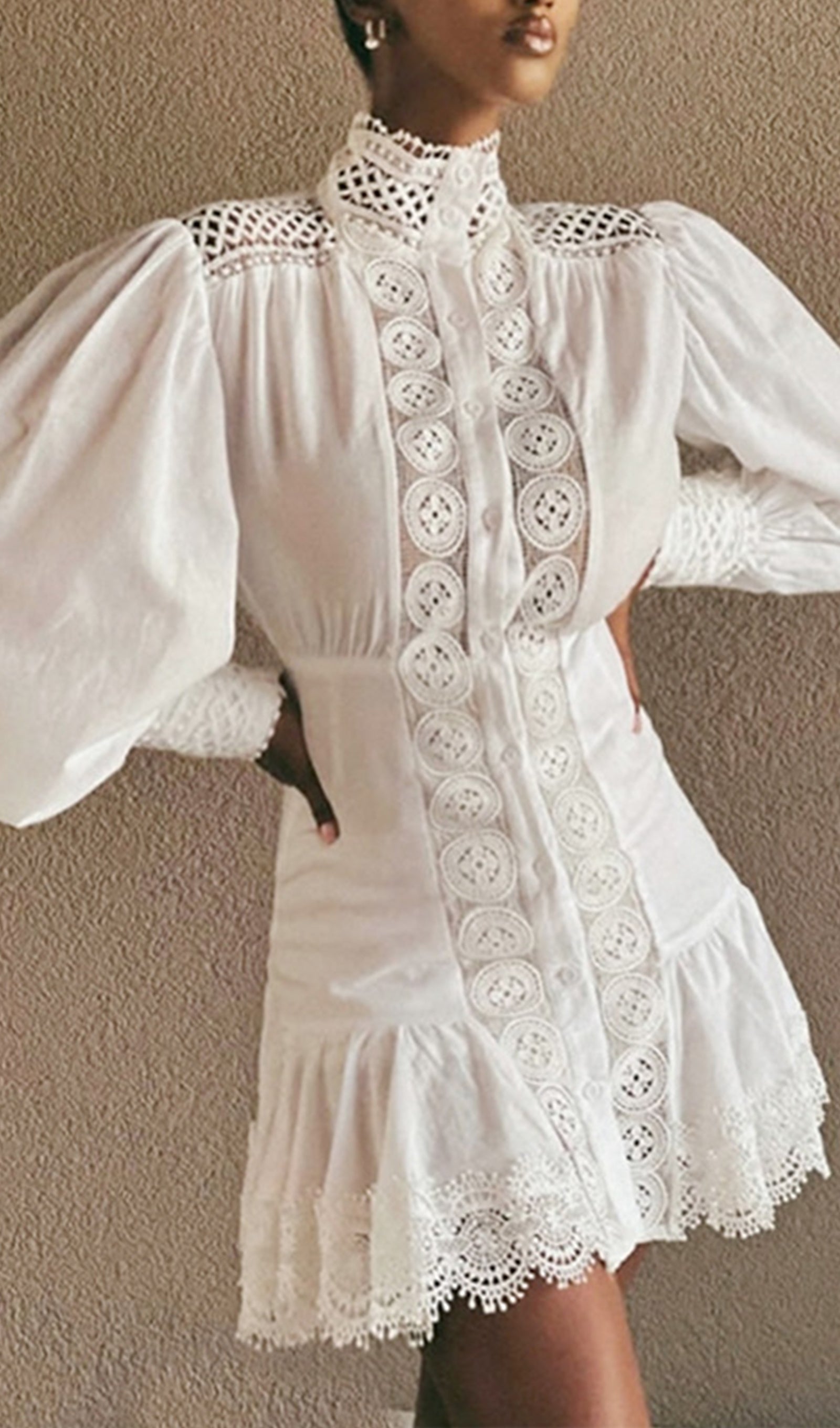 Minikleid mit Stehkragen und Laternenärmeln