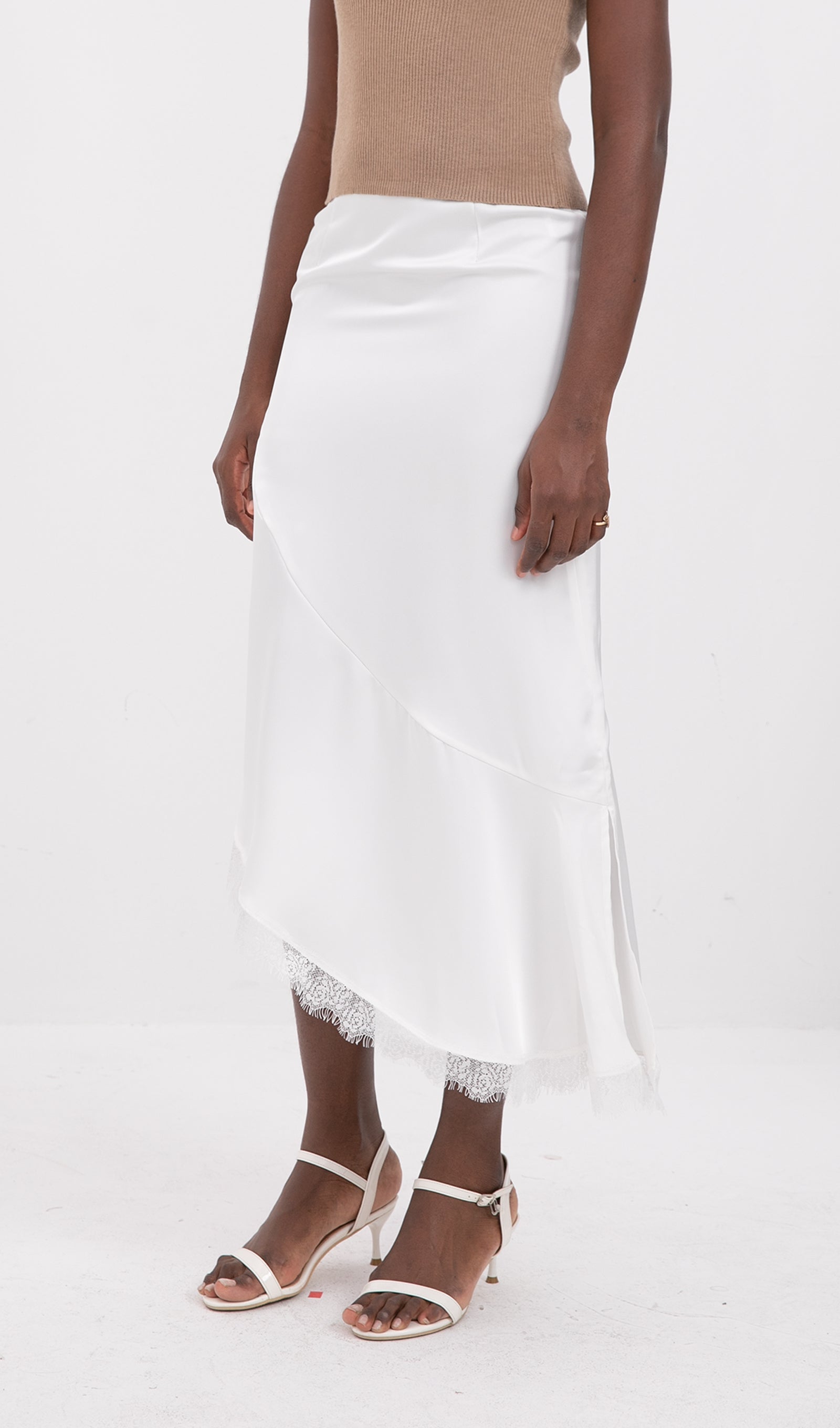 Trendiger Satin-Midirock mit Spitzenbesatz – Weiß