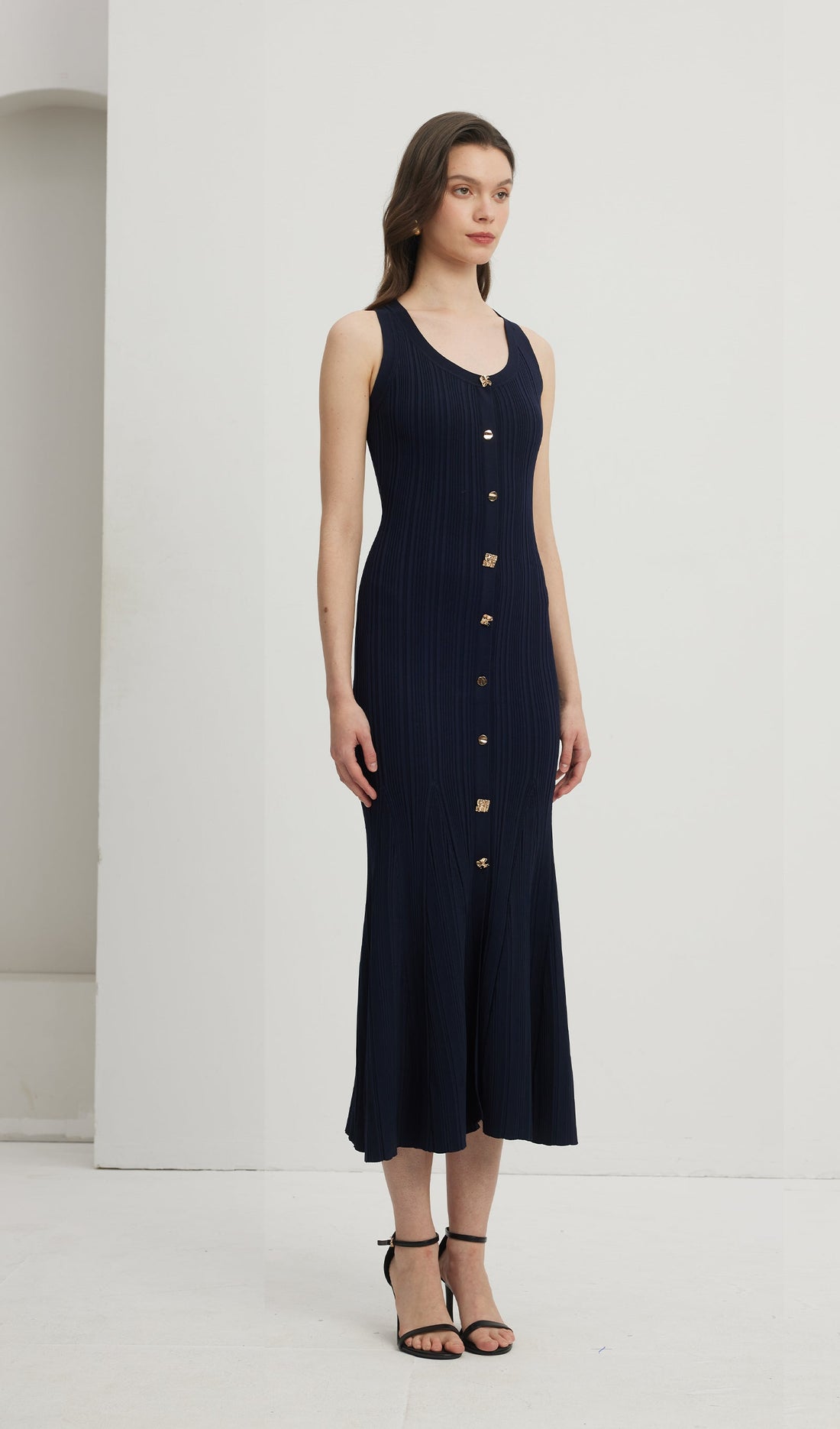 Metallic-Knopfbesetztes Strick-Midikleid 