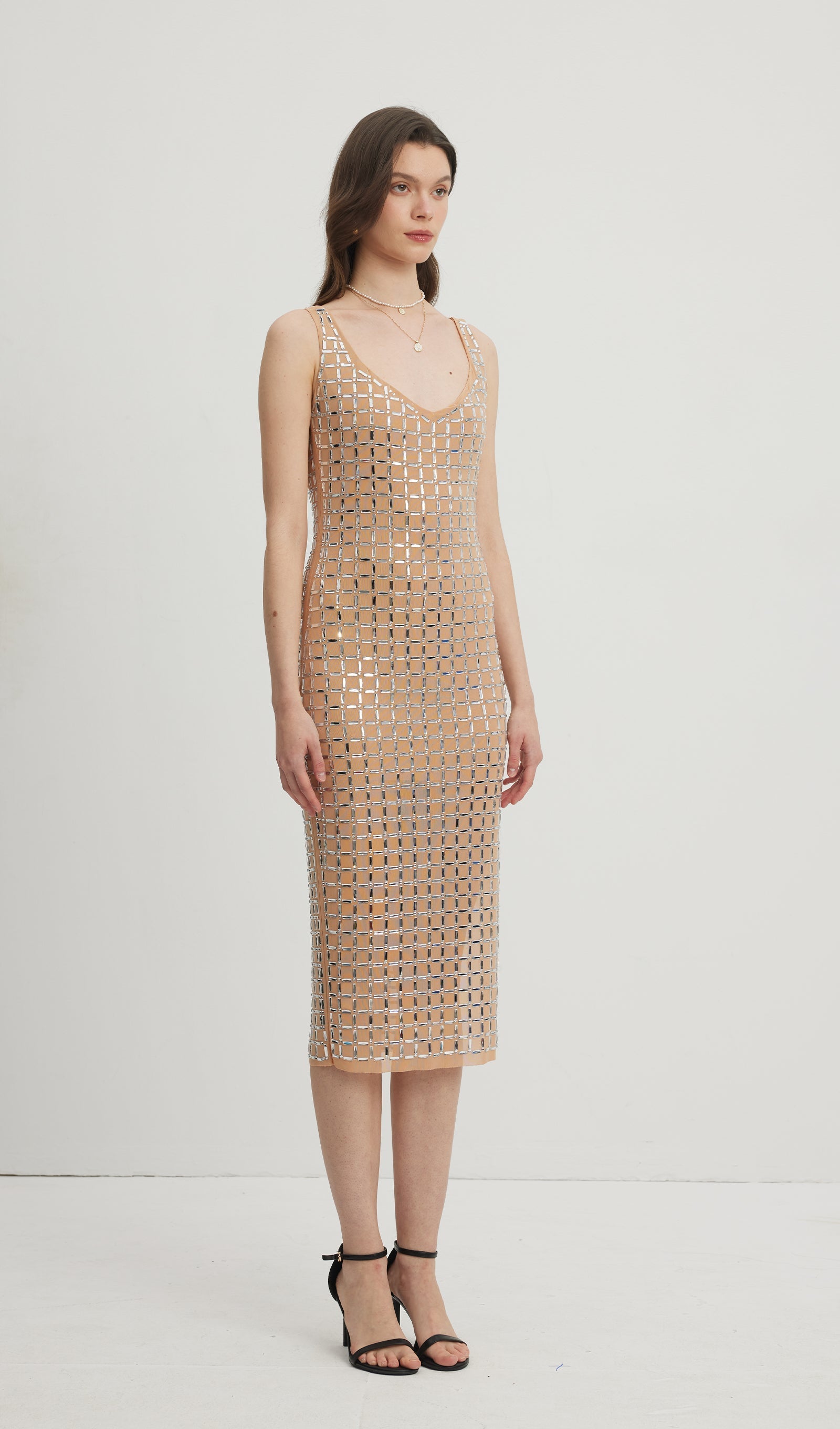 Verziertes rückenfreies Midikleid in Nude 