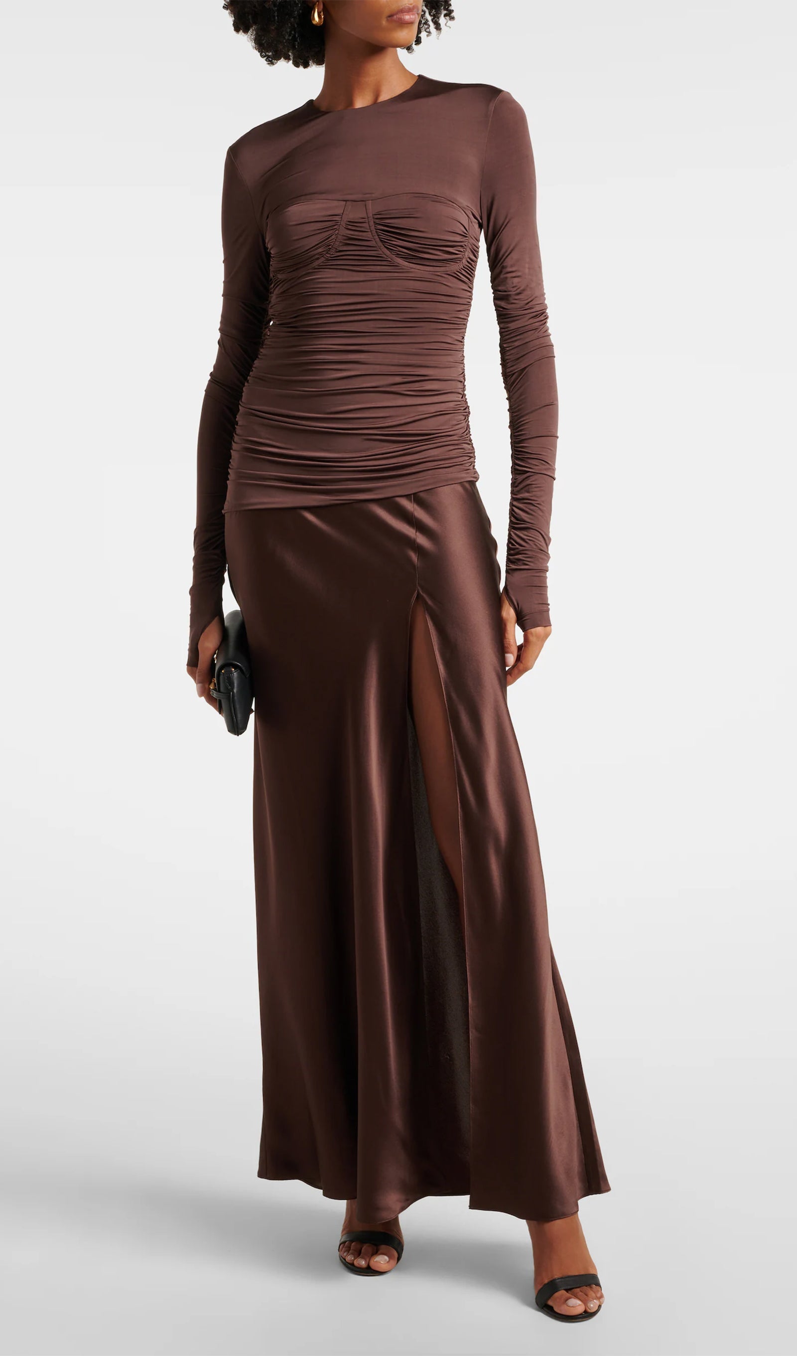 Drapiertes Maxikleid aus Jersey und Satin – Braun 
