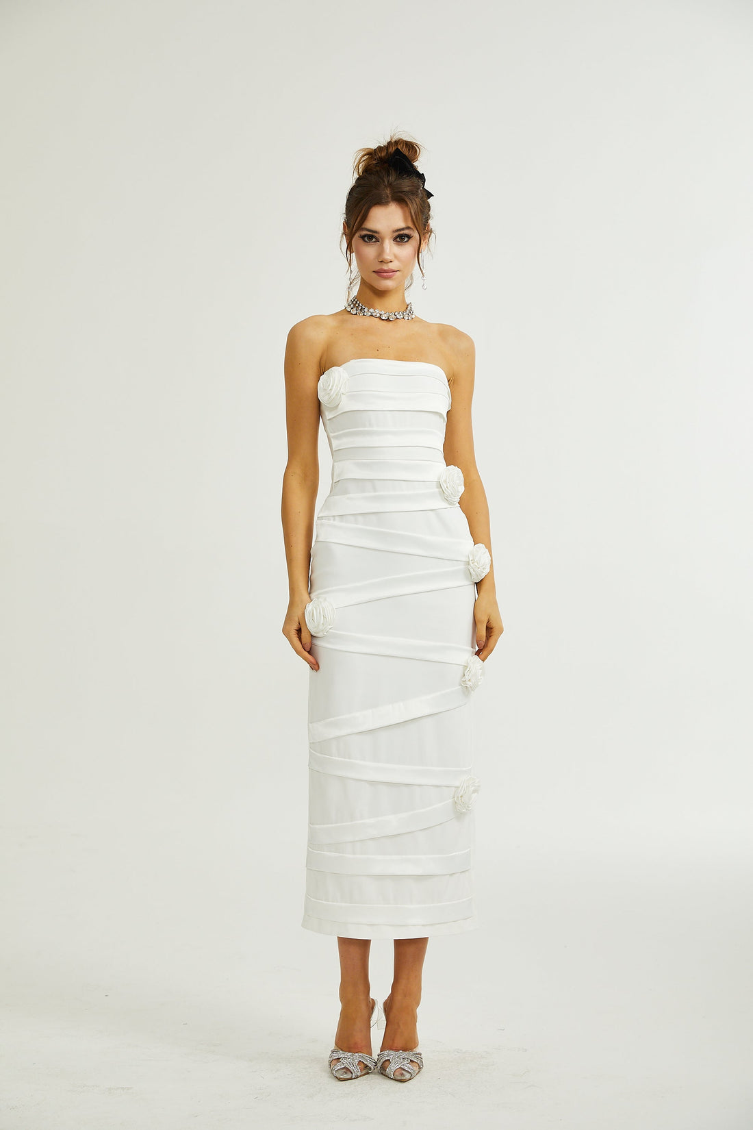 Schulterfreies Midikleid mit Blumenmuster von Céleste