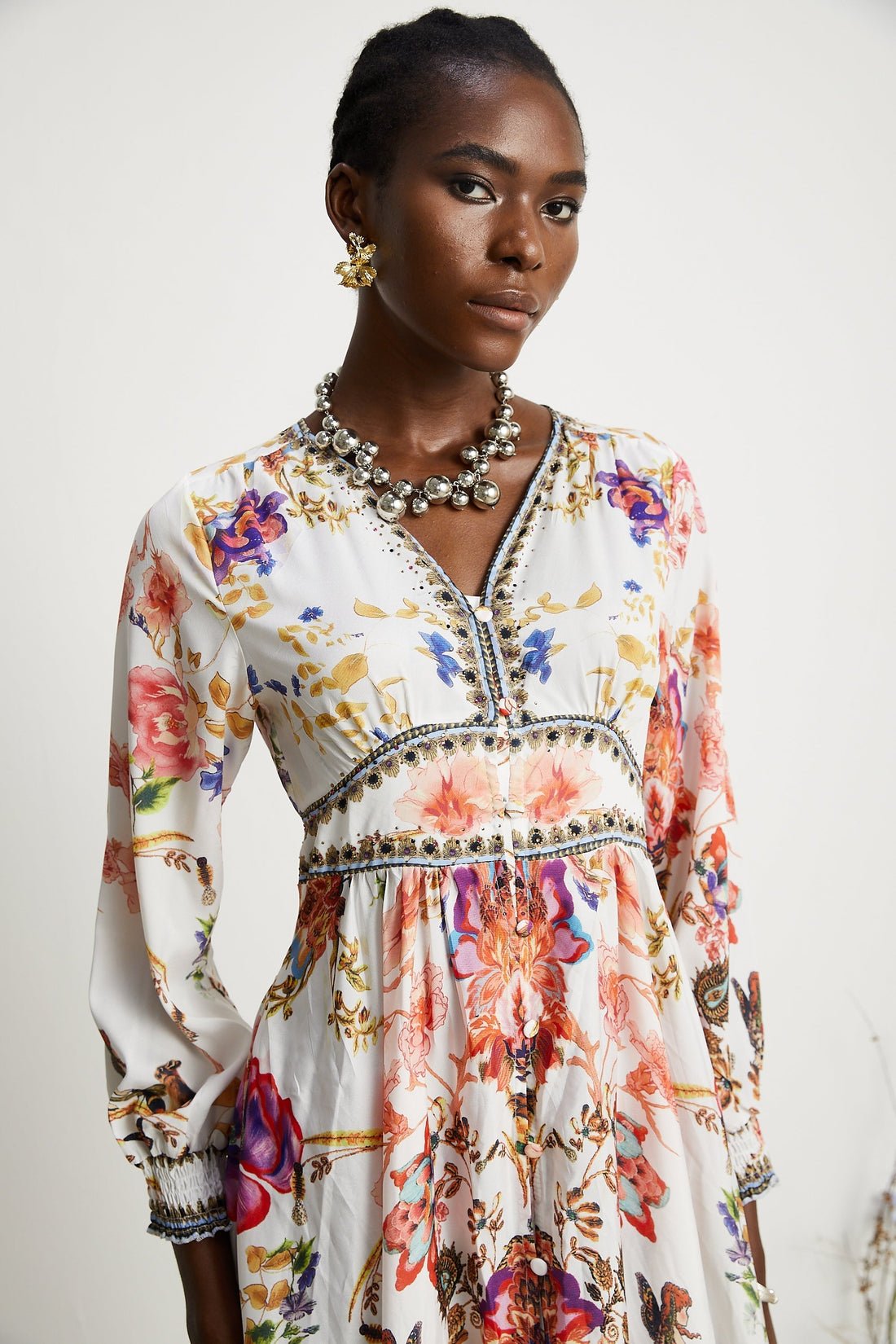 Airina Maxikleid mit Blumenmuster und V-Ausschnitt