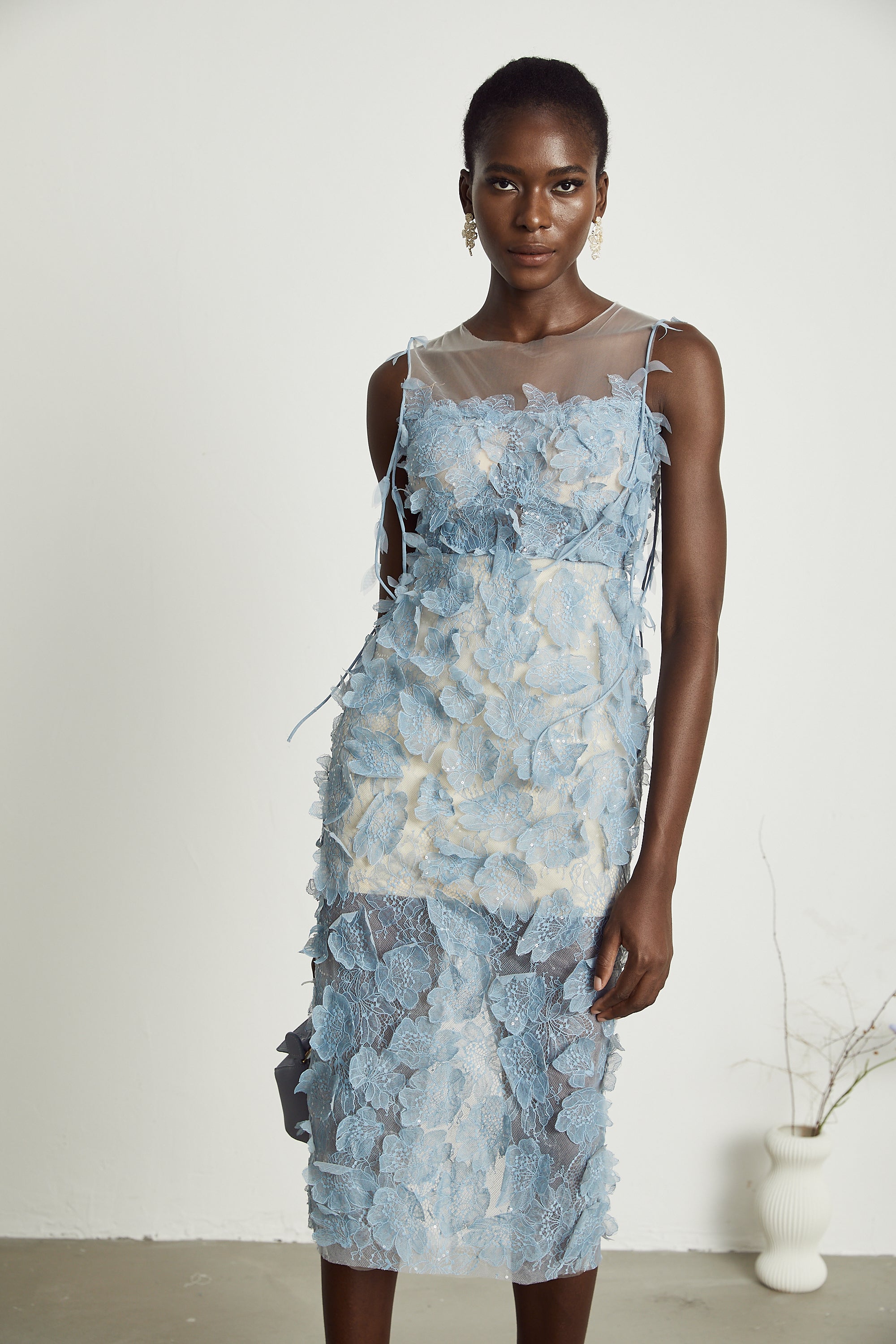 Olessia Midikleid aus floraler Spitze